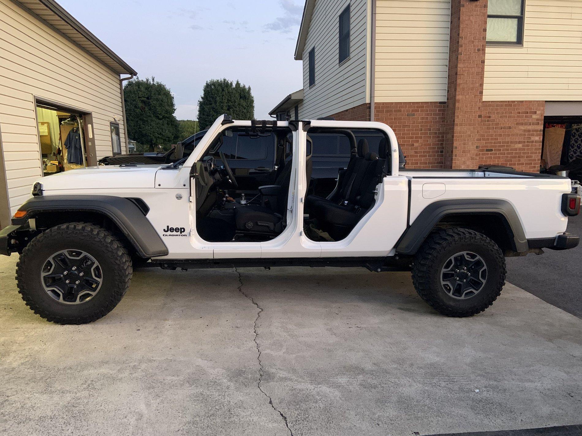 Jeep Gladiator Pictures of 33s and 35s 2020JT35