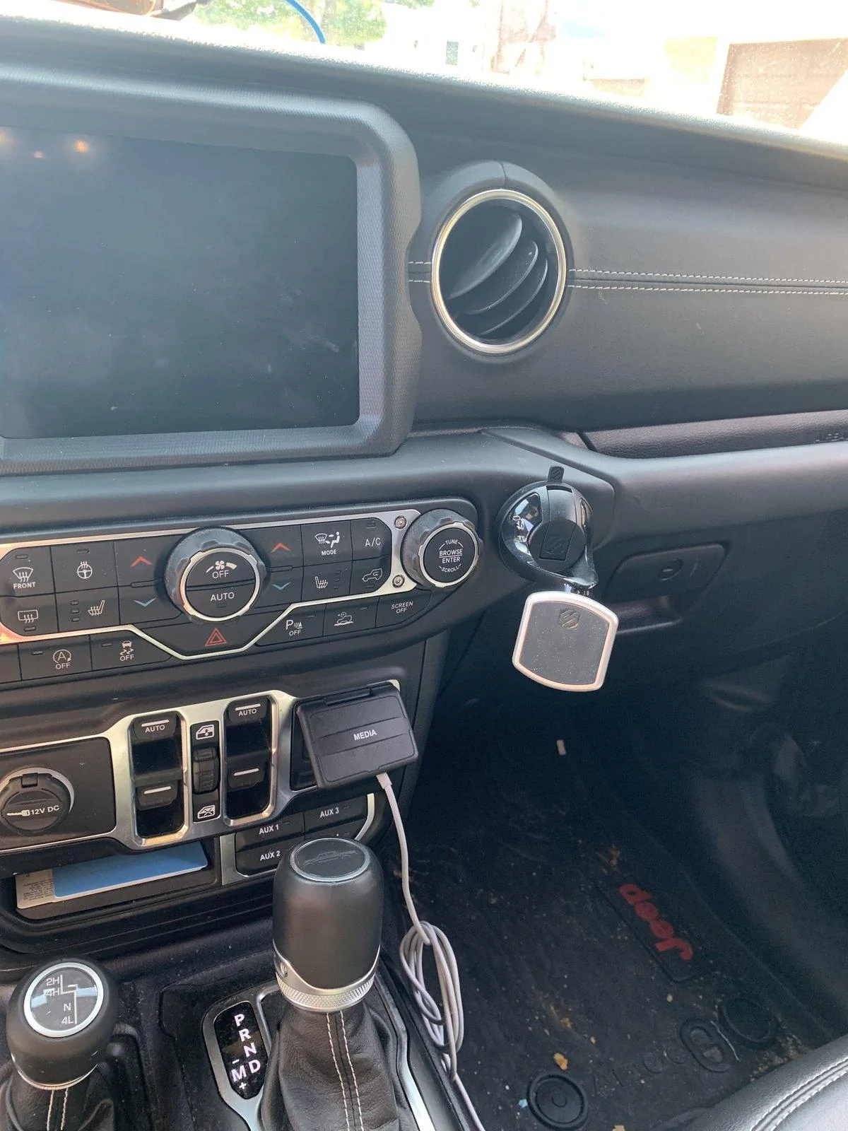 Jeep Gladiator Phone Solutions 143638DE-C921-410D-AB7F-761B17E9BC19