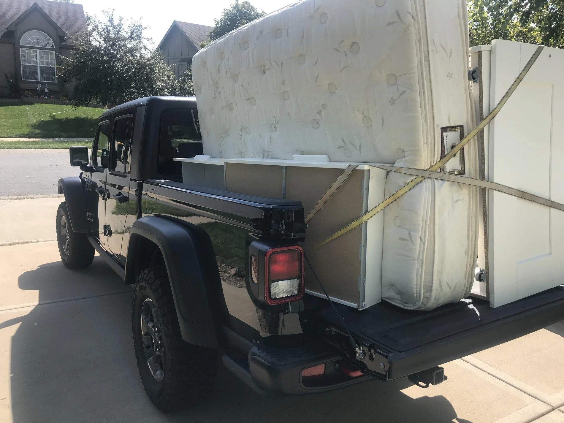Jeep Gladiator I'm wondering, can the Gladiator do this? 01EDF80A-9989-4817-9DB1-1417D6870E84