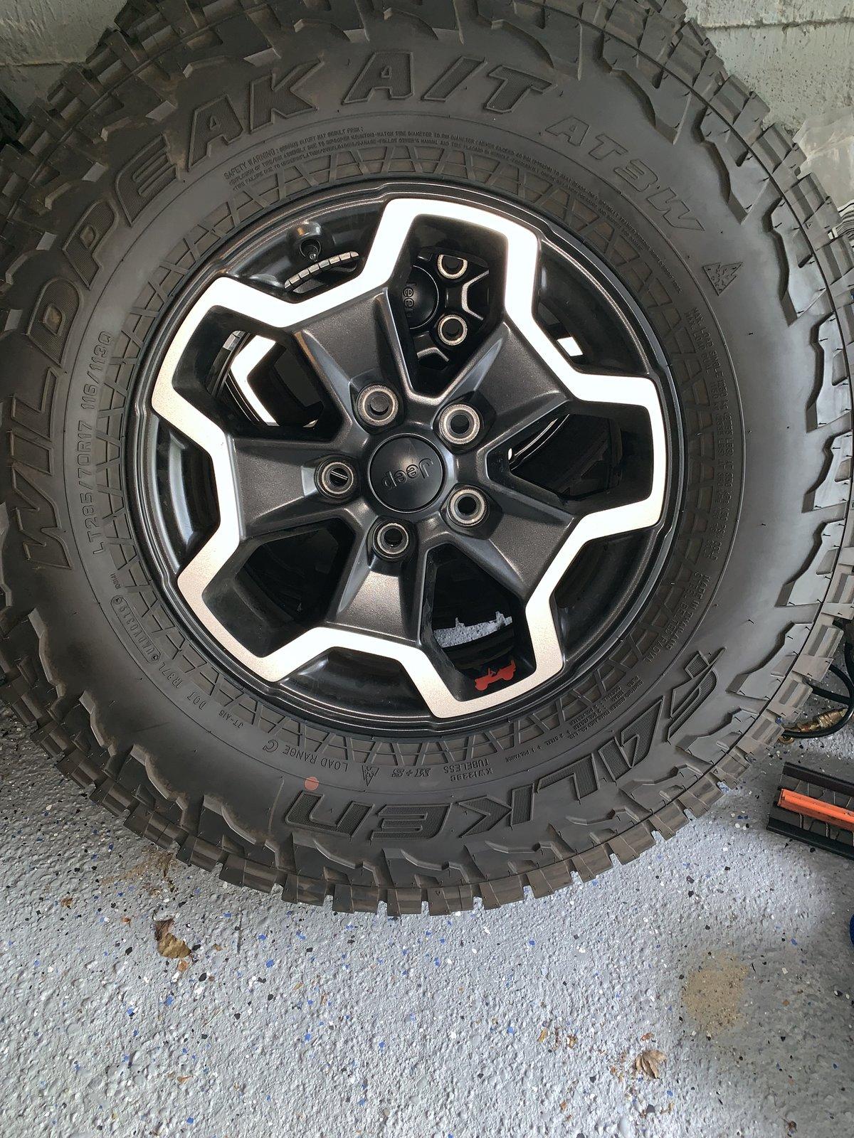Jeep Gladiator Rubicon Upgraded polished wheel/tires with tpms 3ADD2F96-52D8-4029-A6C5-190D22326C93