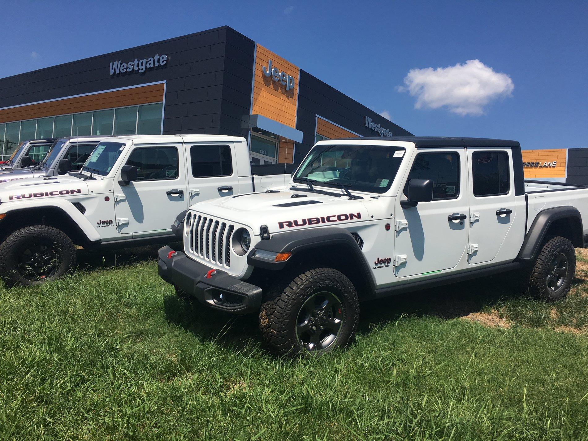 Jeep Gladiator Body Color or Black Fender Flares? 559E4397-F1C9-4F1D-A2E6-BFD7EA86D93C