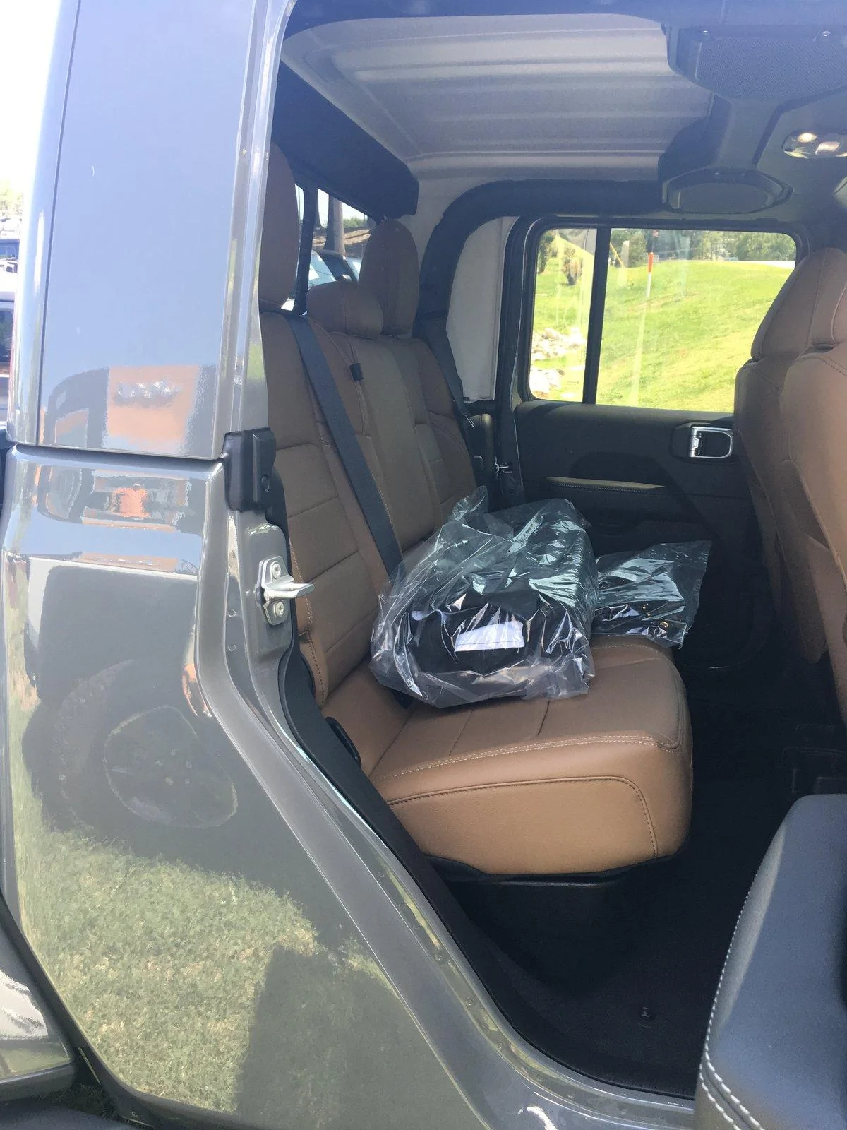 Jeep Gladiator STING GRAY RUBICON WITH TAN LEATHER CB1D3BE9-127A-4C3D-9CD0-4FBB25A62274