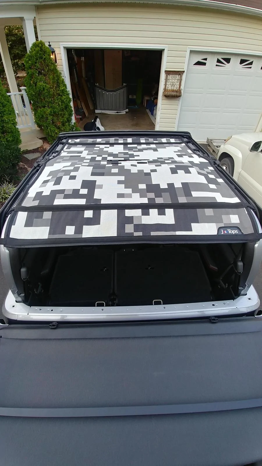 Jeep Gladiator Alien Sunshade, Spider webshade, or other? j16XNOg