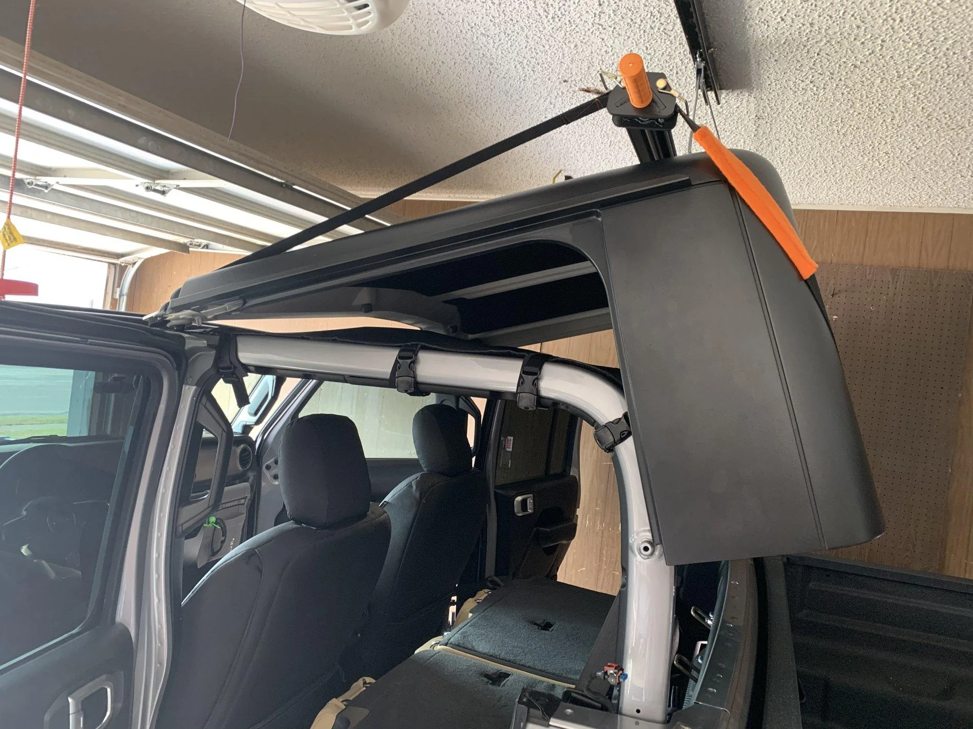 Jeep Gladiator Gladiator Hardtop Hoist Options CCD237B8-E48E-43BD-A61C-B3485D16815B