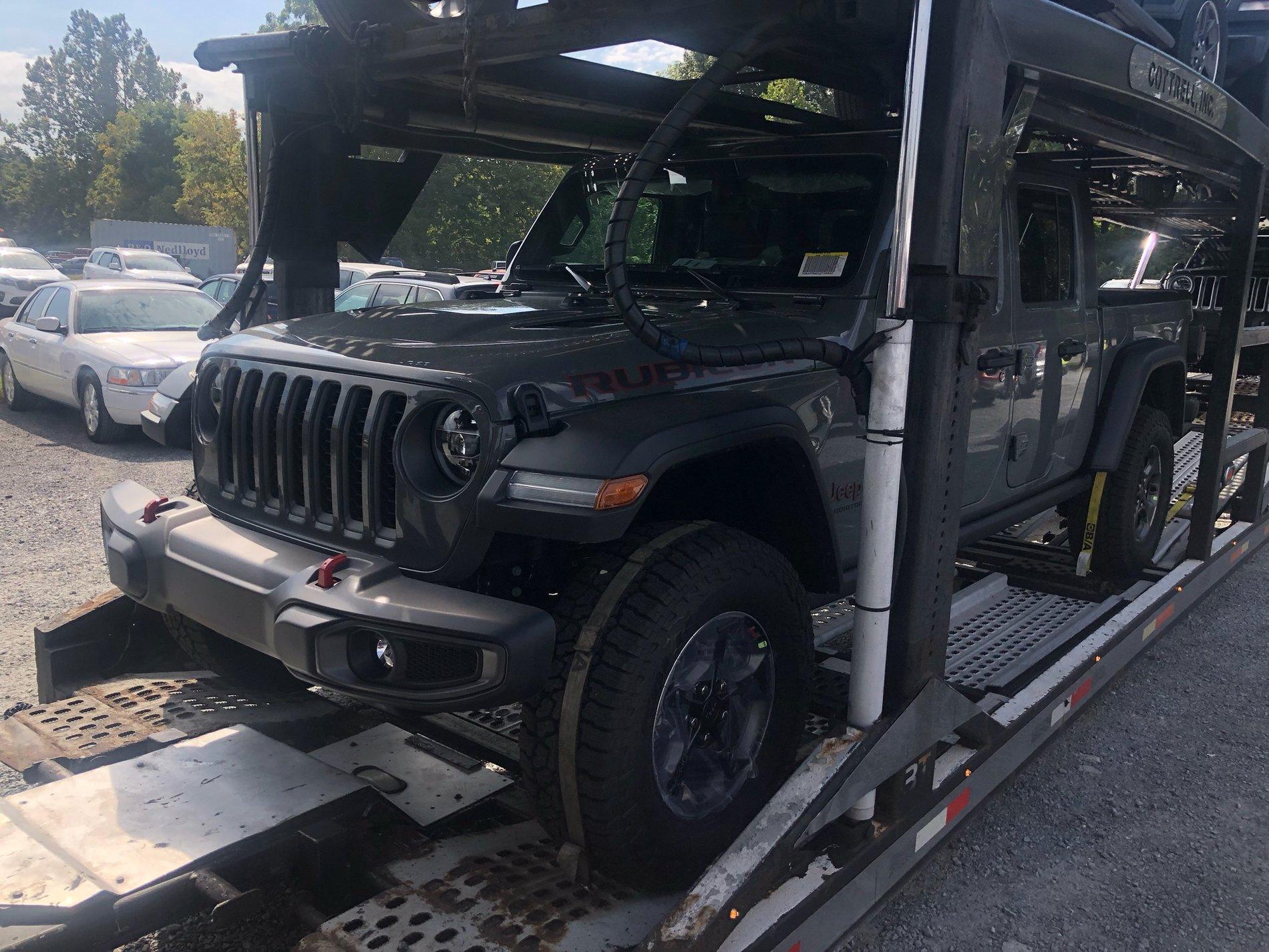Jeep Gladiator Sting grey owners (future) check in IMG_7811