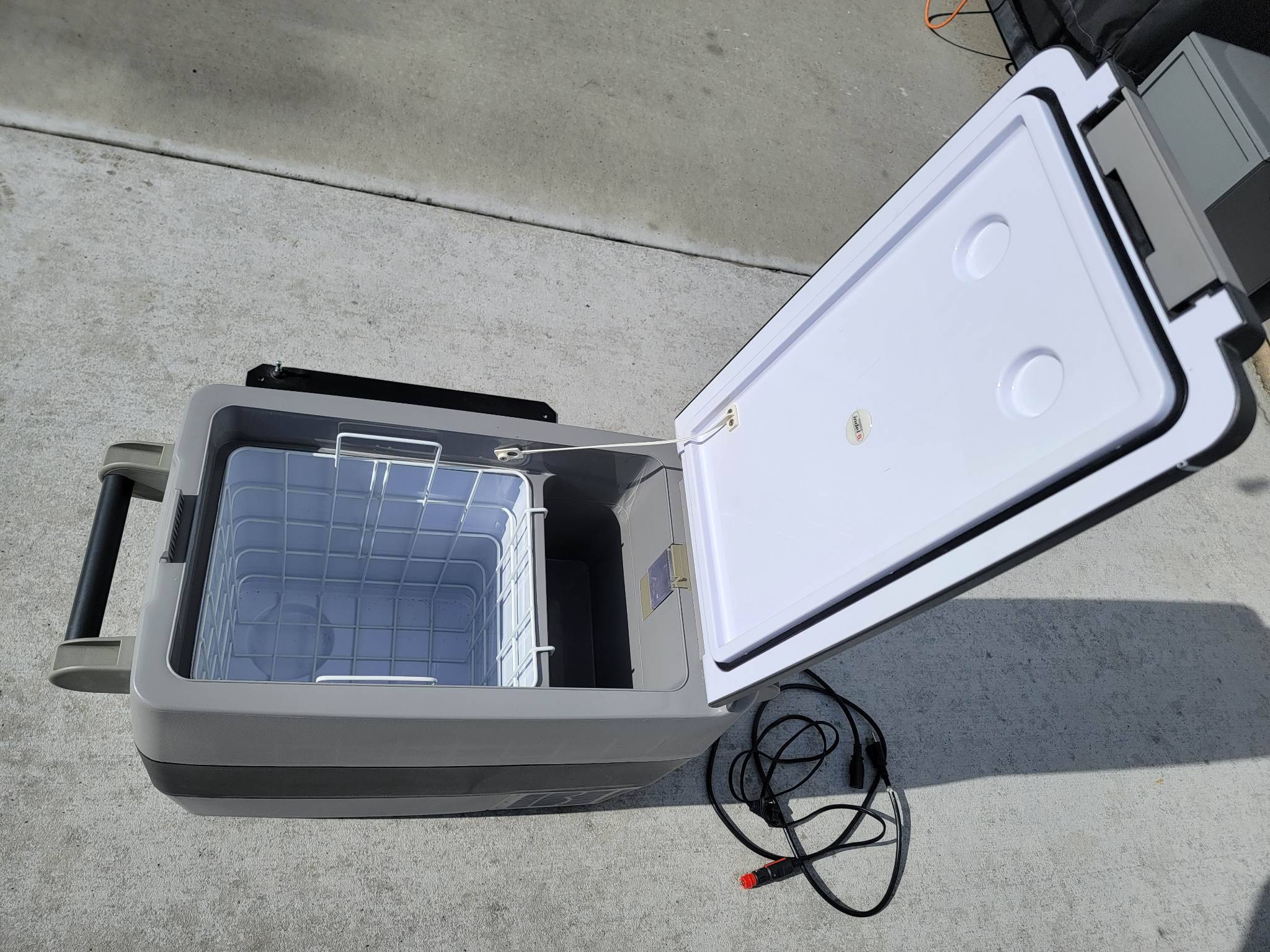 Jeep Gladiator Indel-B TB51A 12V fridge/freezer 350356956_210676561791234_7840235178776118889_n (1)