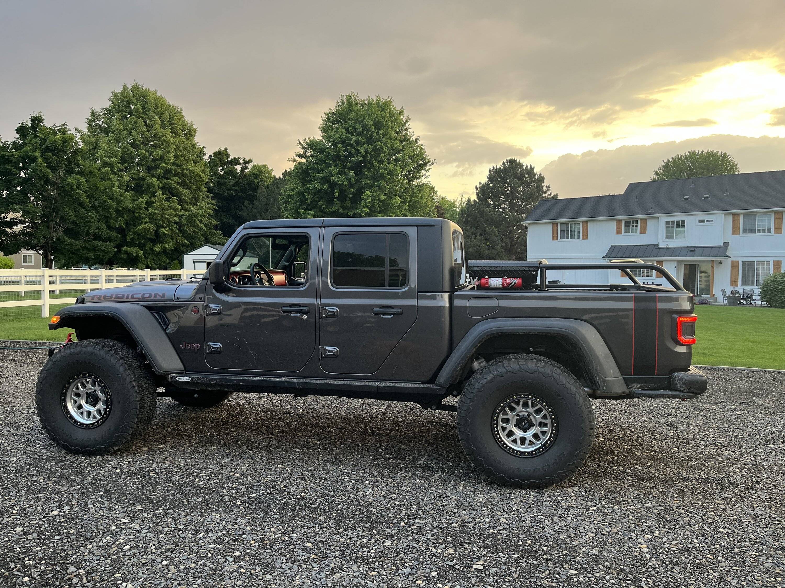 Jeep Gladiator Black is played out, let's see some colored rims IMG_2783.JPG