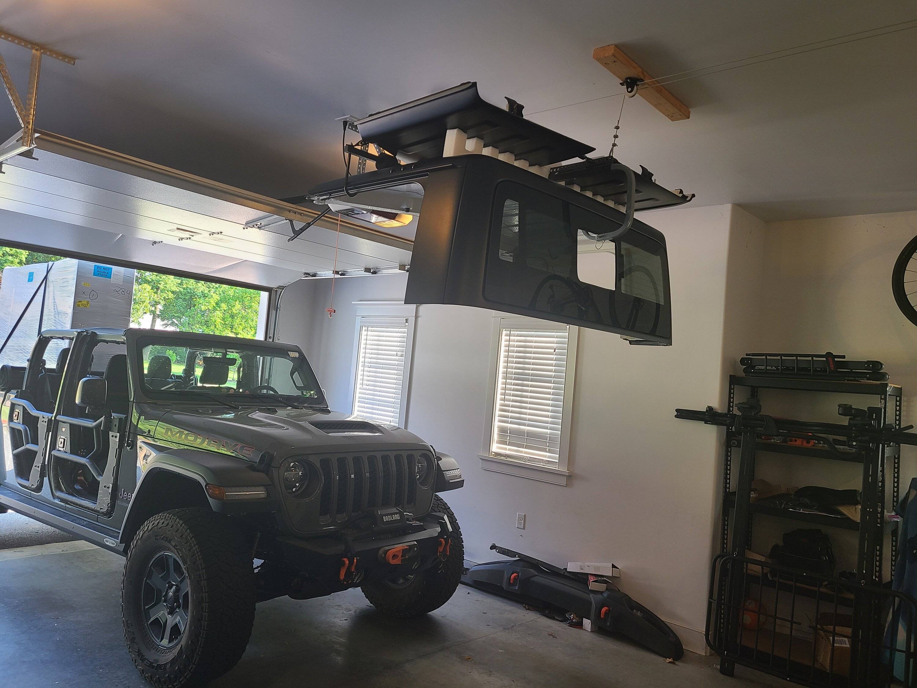 Jeep Gladiator Lift hoist for the hard top 20230602_183039