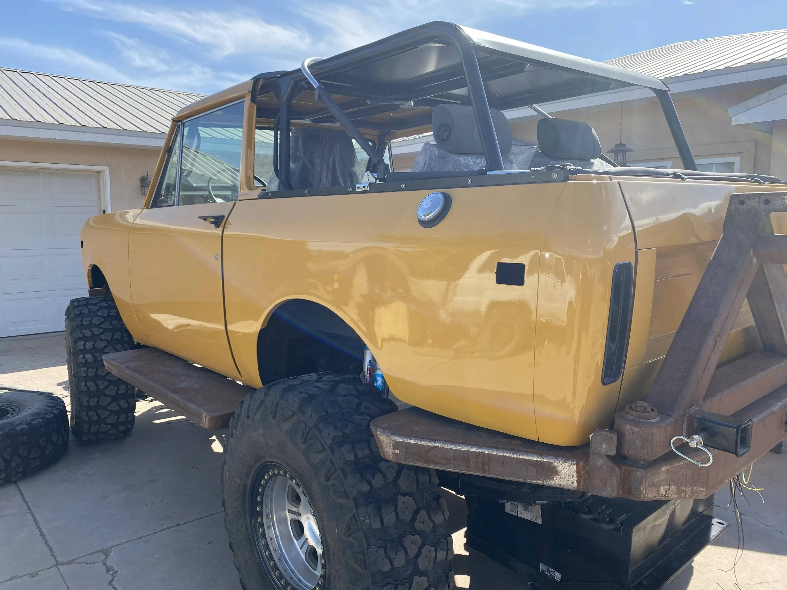 Jeep Gladiator GM 8.1 in a ‘73 Scout ll IMG_8329