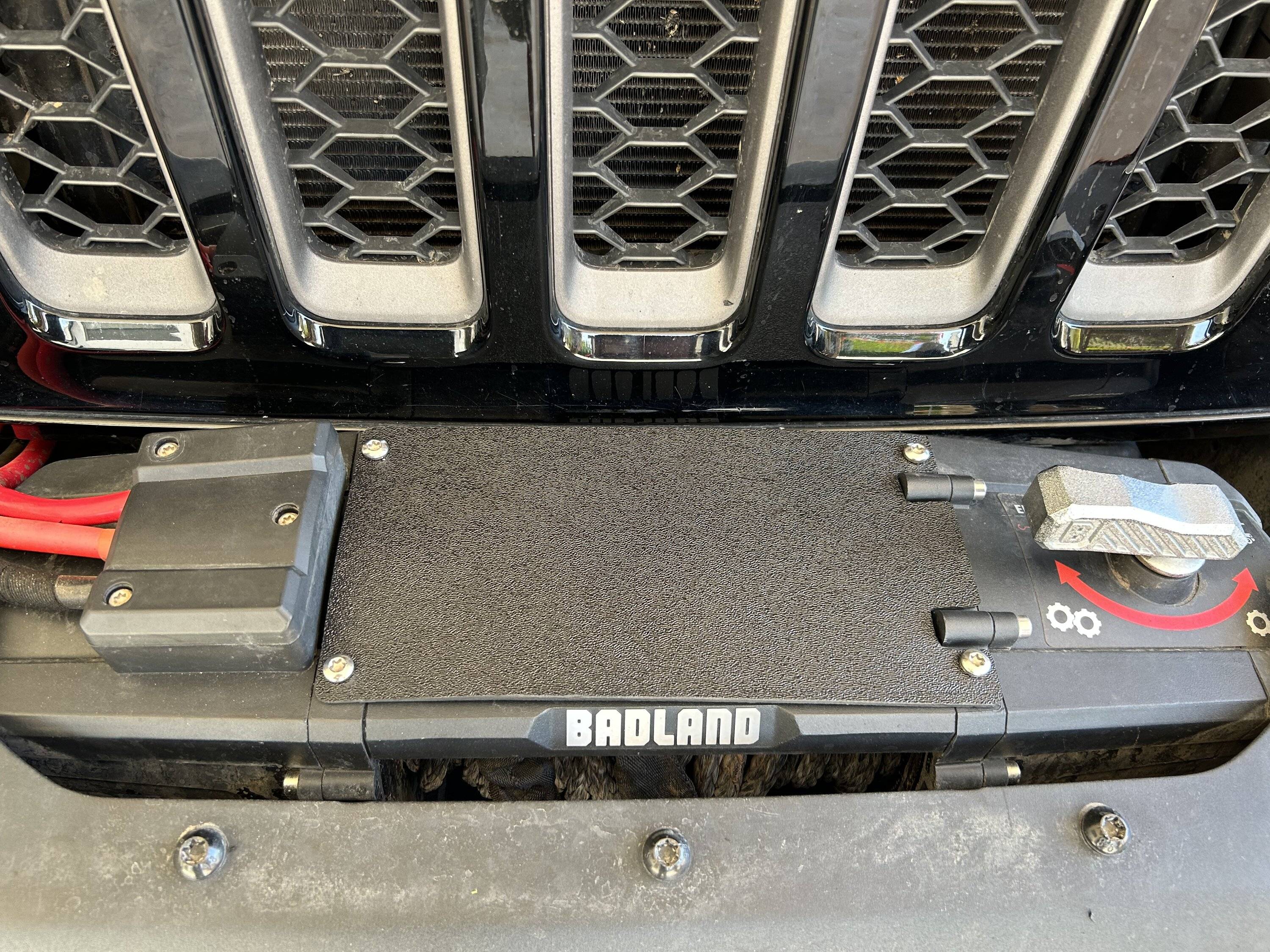 Jeep Gladiator Badlands Apex 12 / steel oem bumper IMG_0921