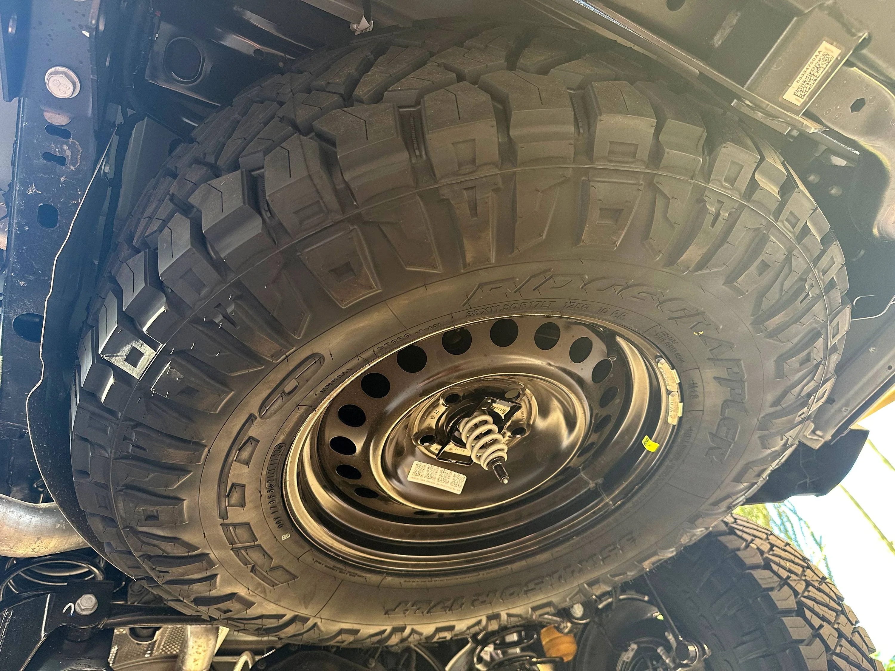 Jeep Gladiator 35” tires on a Gladiator Mojave sparenittorg