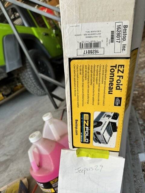 Jeep Gladiator BNIB Bestop Trifold Tonneau for Gladiator IMG_6216 (1)
