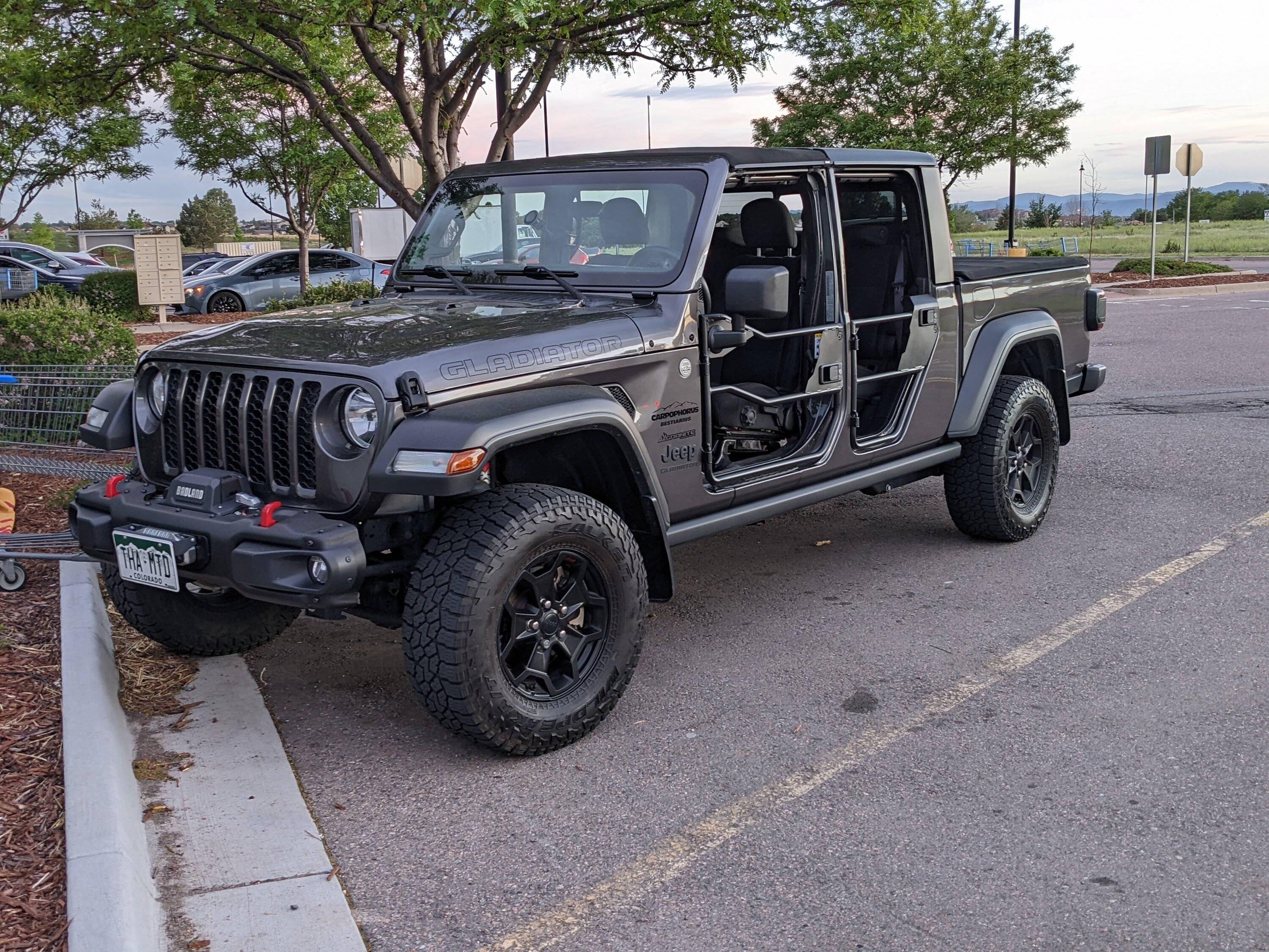Jeep Gladiator Pics with tube doors -- post yours PXL_20220529_022120734