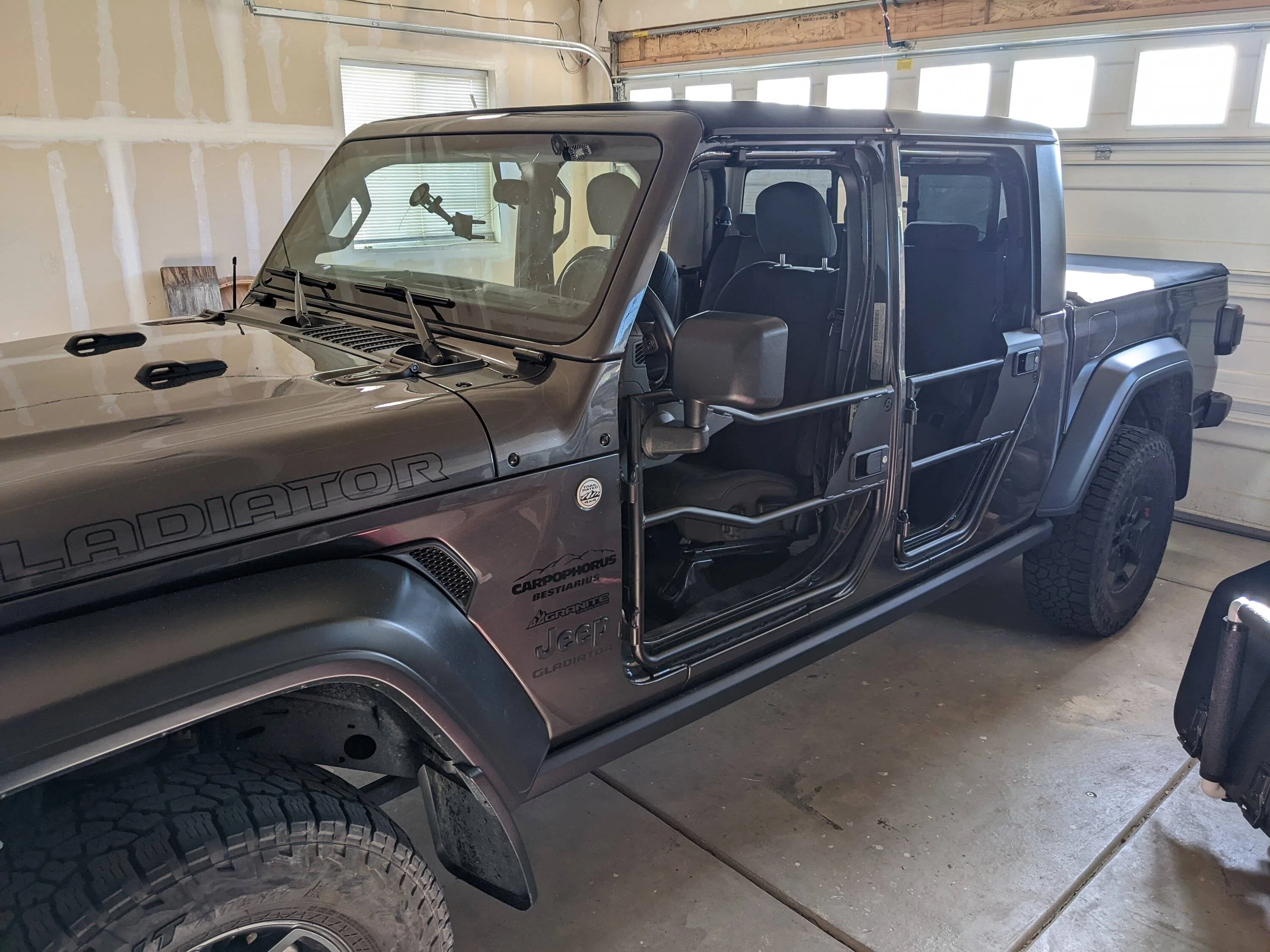 Jeep Gladiator Pics with tube doors -- post yours PXL_20220610_134617695