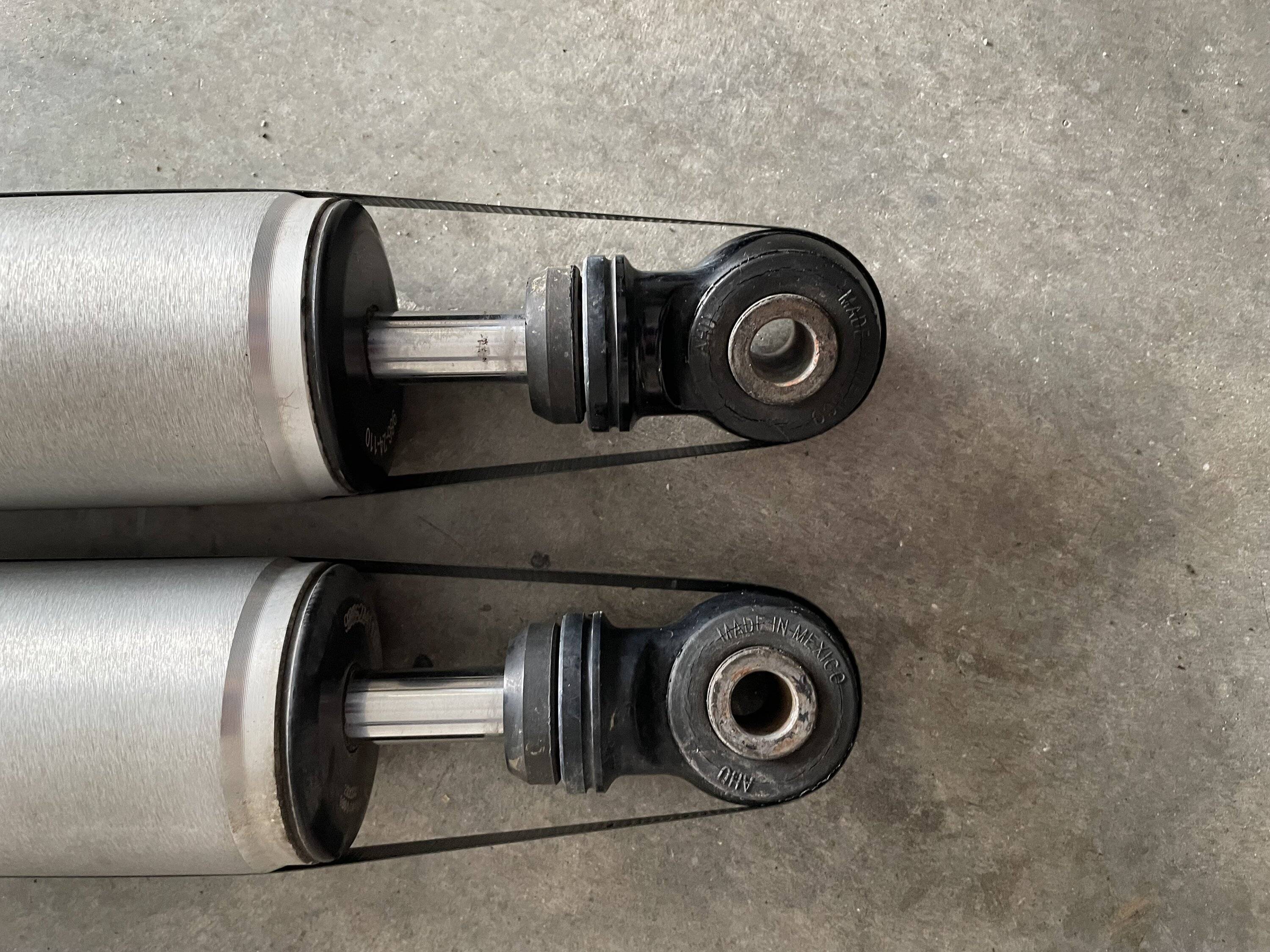 Jeep Gladiator MOPAR lift front shocks $FREE IMG_3174