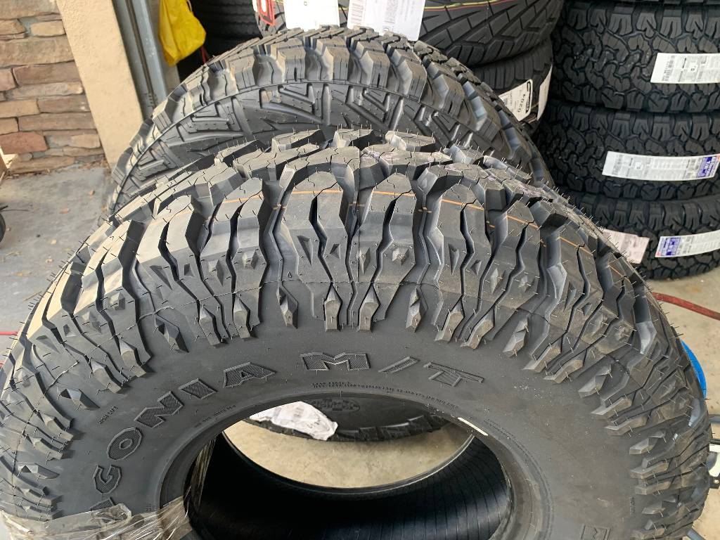 Jeep Gladiator Has anyone actually fit a 38" in the spare location? kxNB5
