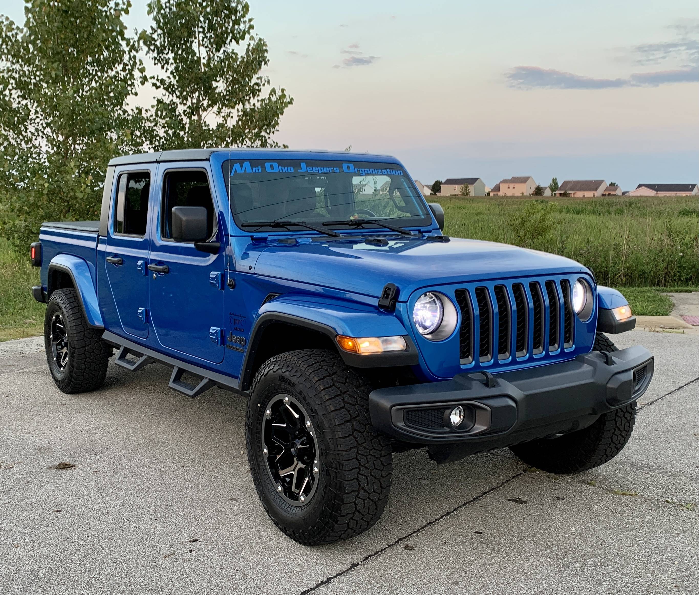 Jeep Gladiator 33" tire option for 18" Overland wheel 11332526-BC6E-40D6-AD3F-87C4DE8D4599