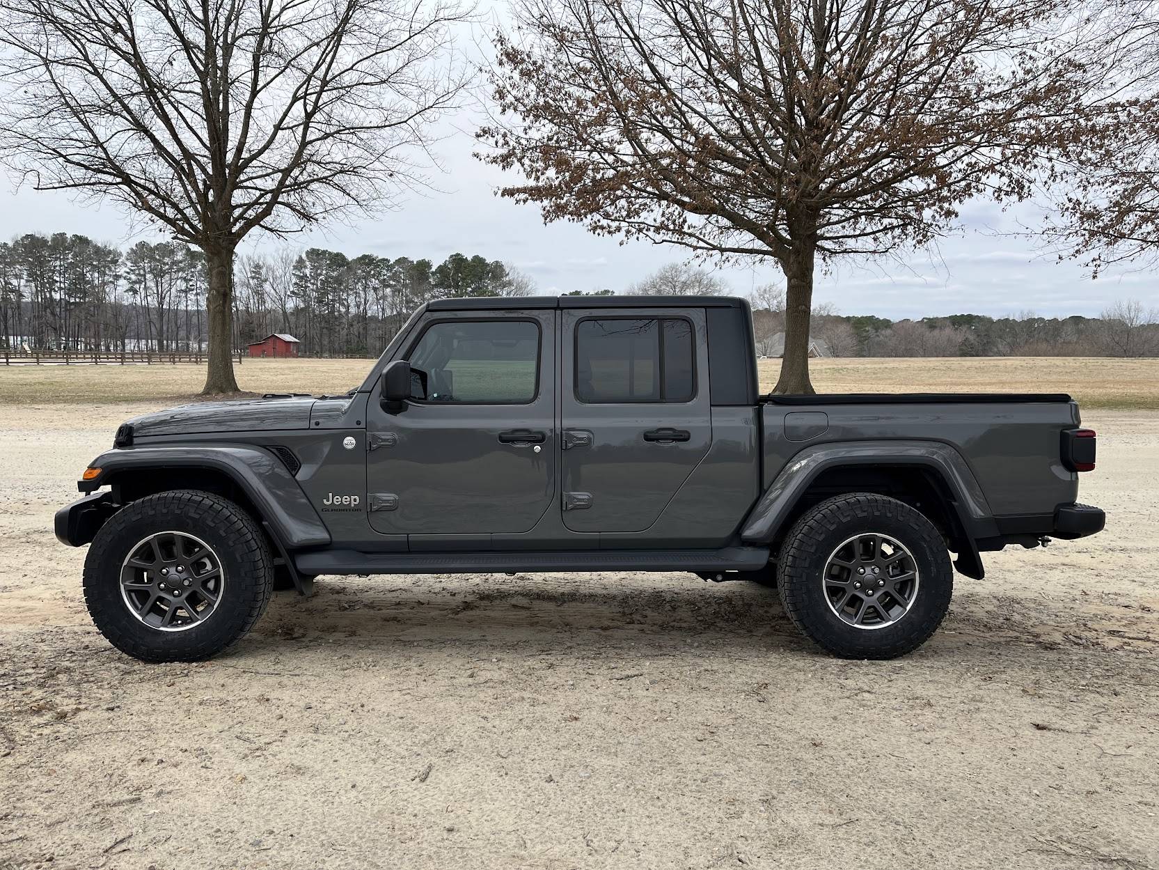 Jeep Gladiator 33" tire option for 18" Overland wheel IMG_3389