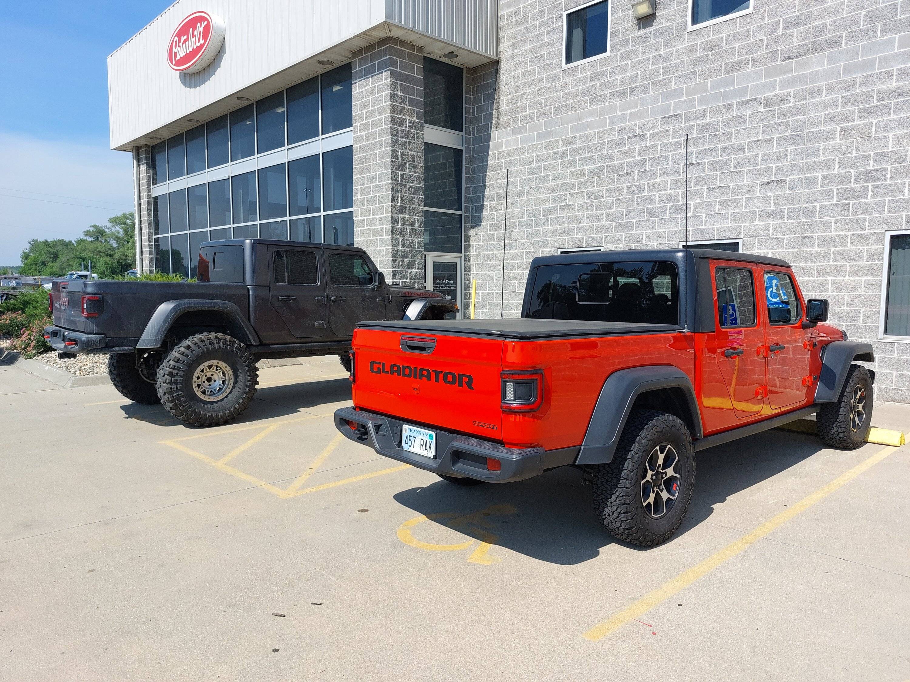 Jeep Gladiator Jeeps Parking Next To Jeeps KNIGHTWOLF