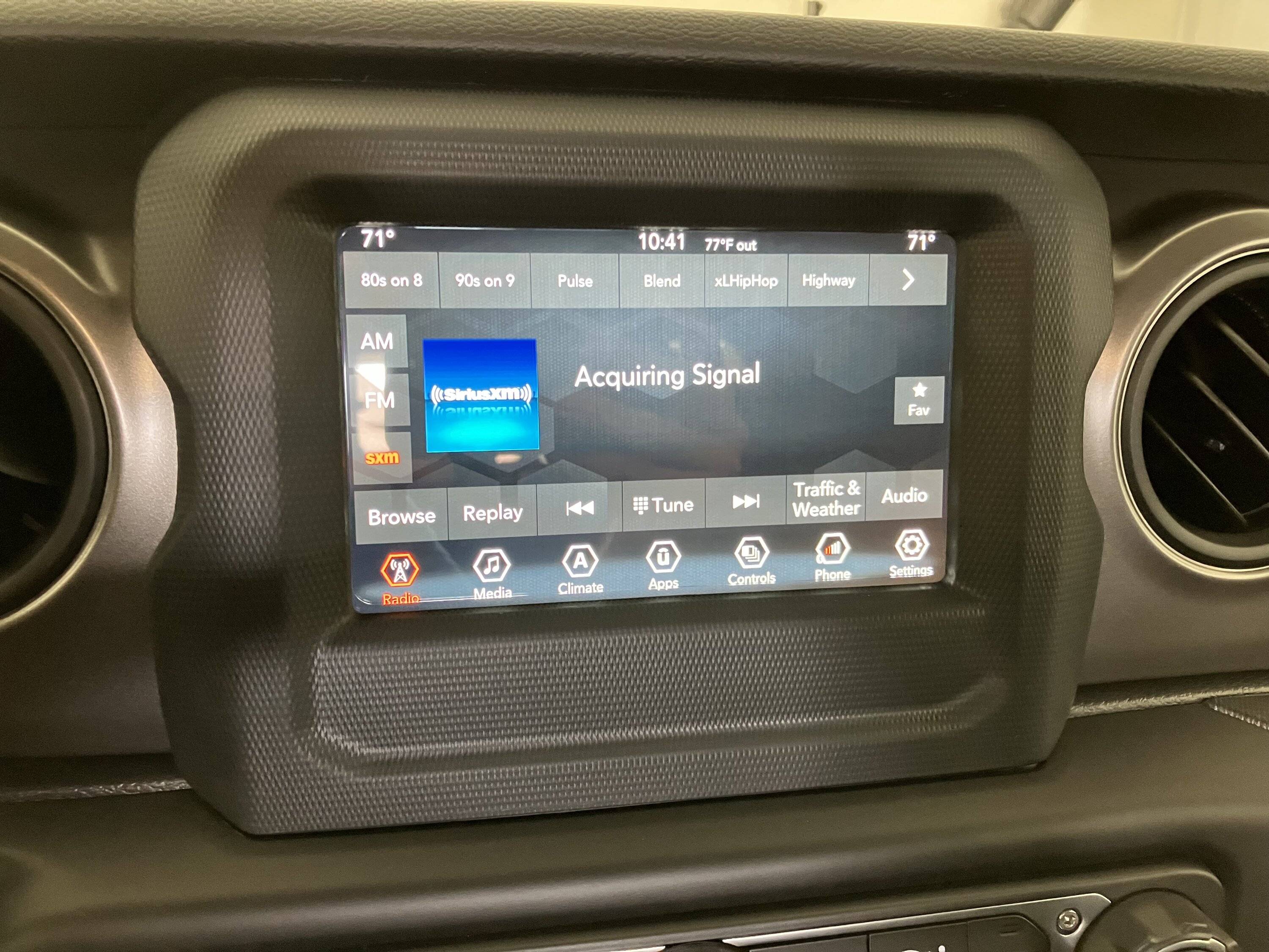 Jeep Gladiator Selling 7” unconnect radio with bezel from 23 gladiator sport s IMG_0719