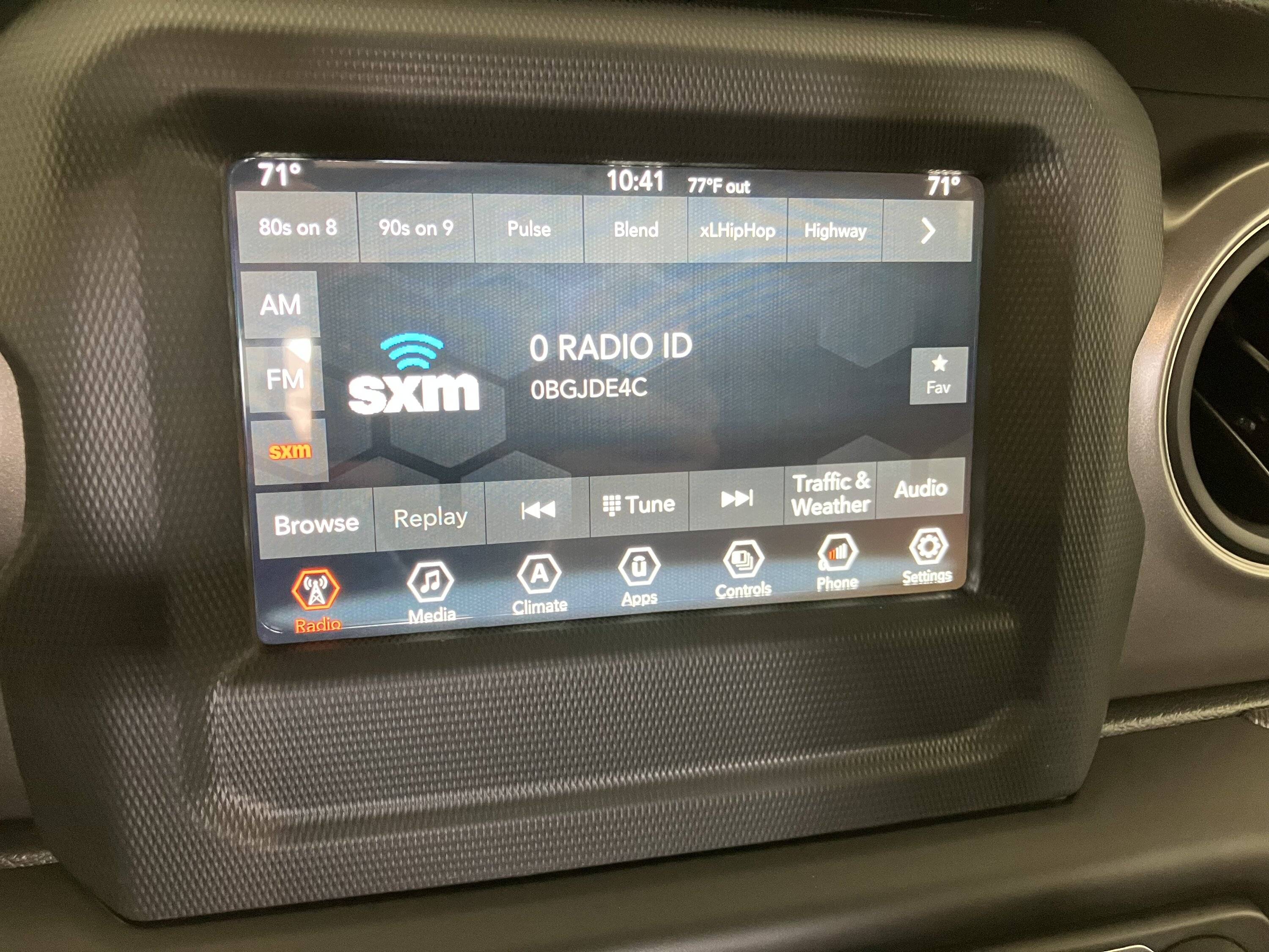 Jeep Gladiator Selling 7” unconnect radio with bezel from 23 gladiator sport s IMG_0722