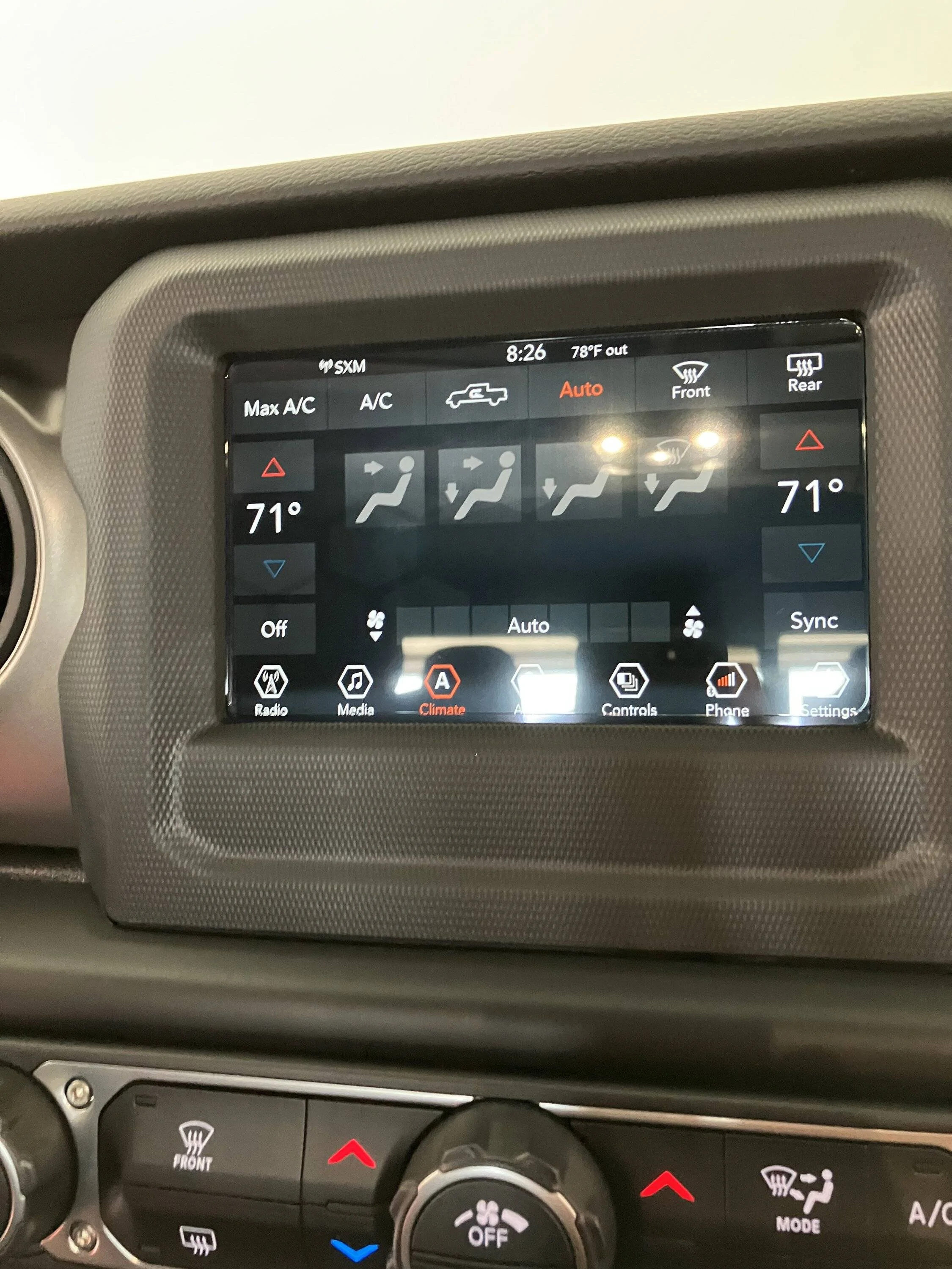 Jeep Gladiator Selling 7” unconnect radio with bezel from 23 gladiator sport s IMG_0723