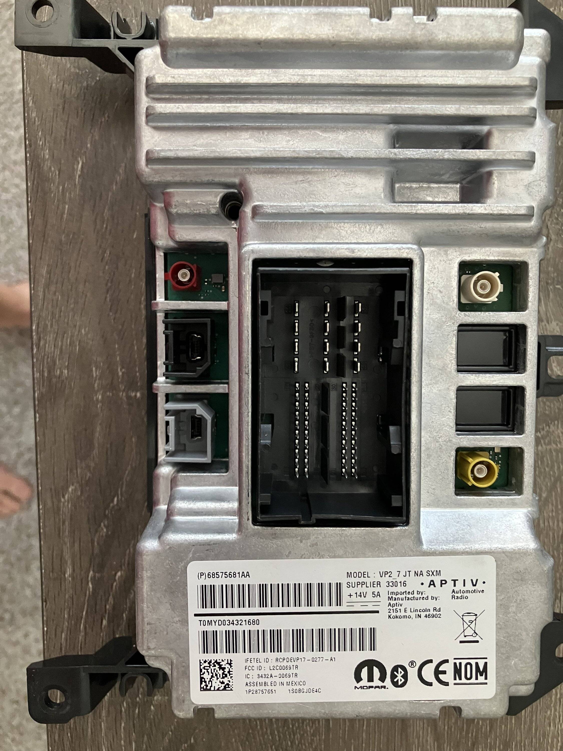 Jeep Gladiator Selling 7” unconnect radio with bezel from 23 gladiator sport s IMG_0728