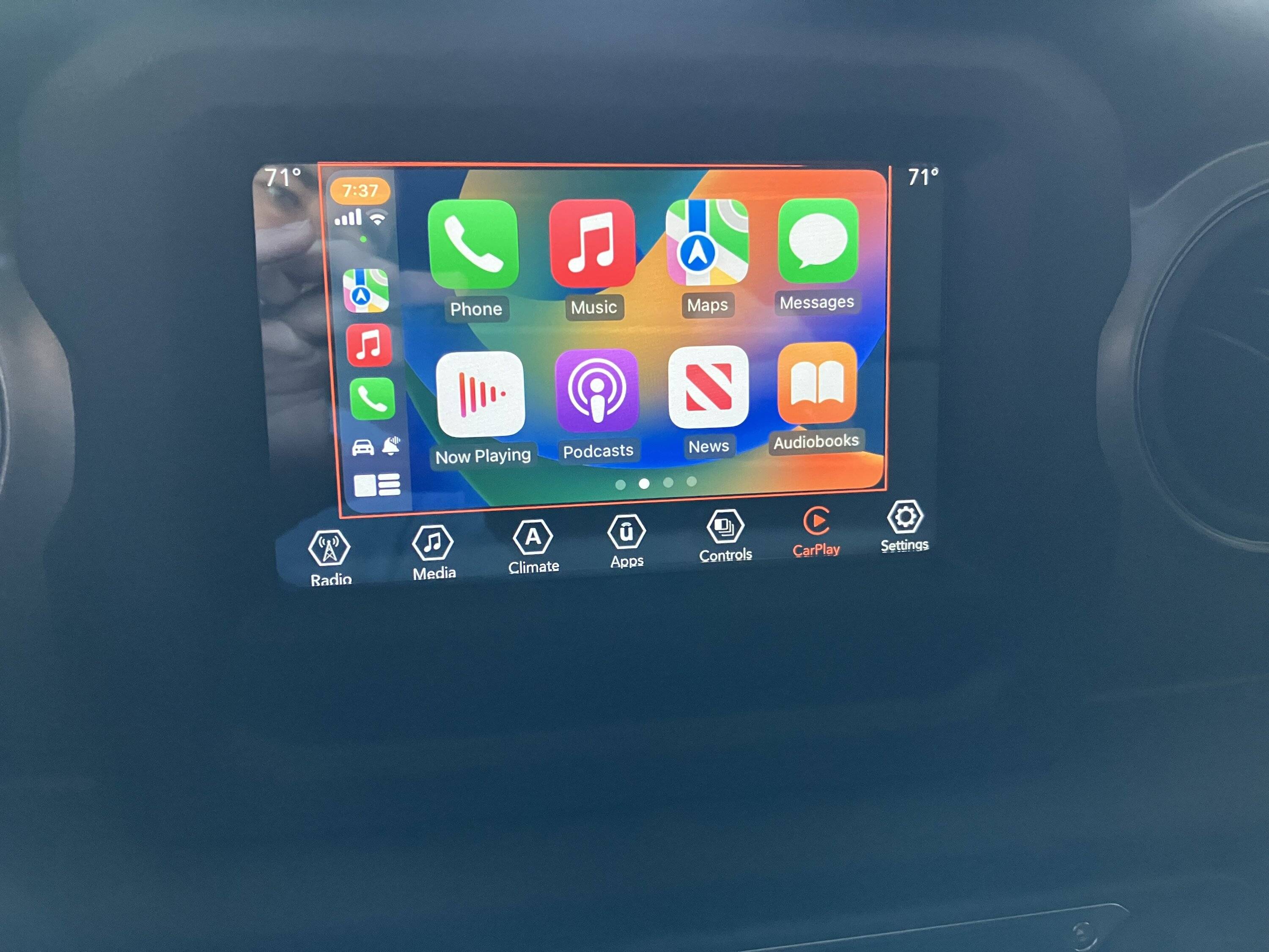 Jeep Gladiator Selling 7” unconnect radio with bezel from 23 gladiator sport s IMG_0717