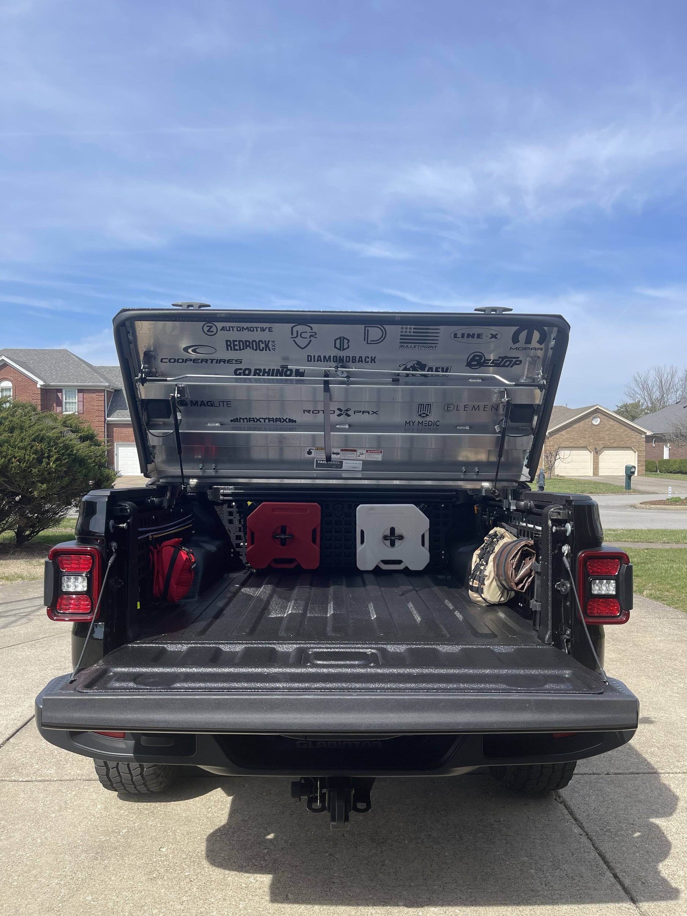 Jeep Gladiator Factory vs LineX bedliner IMG_5591