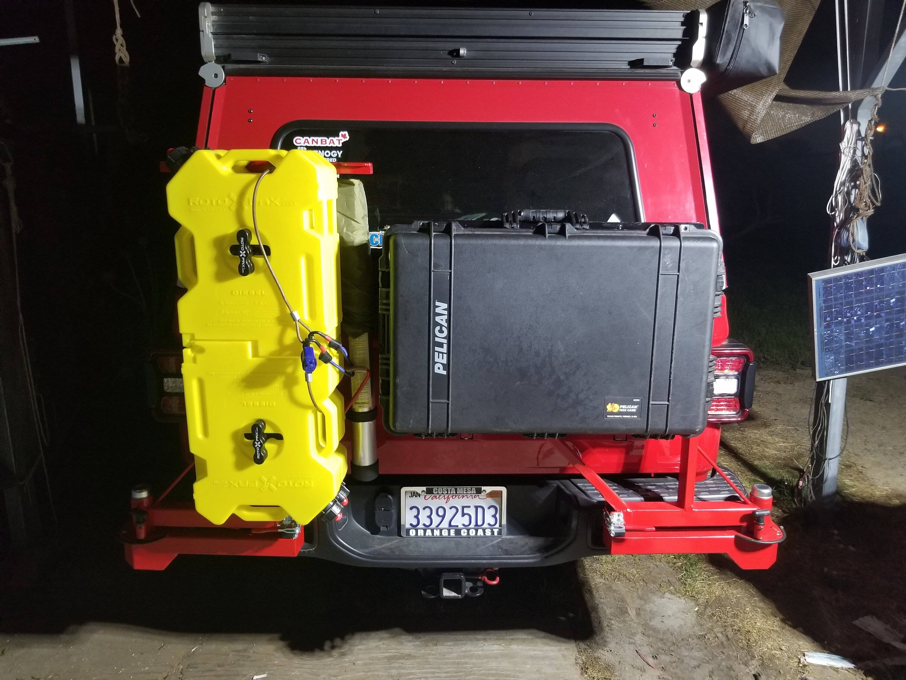 Jeep Gladiator Carrying gas cans 20220716_213005