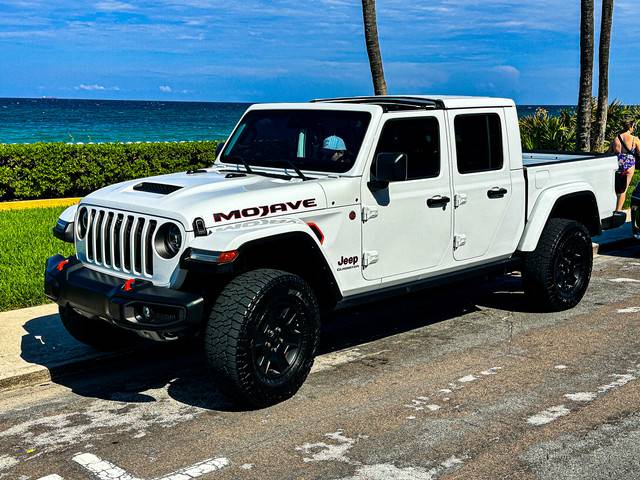 Jeep Gladiator BRIGHT WHITE Gladiator JT Club Ocean-Mojave