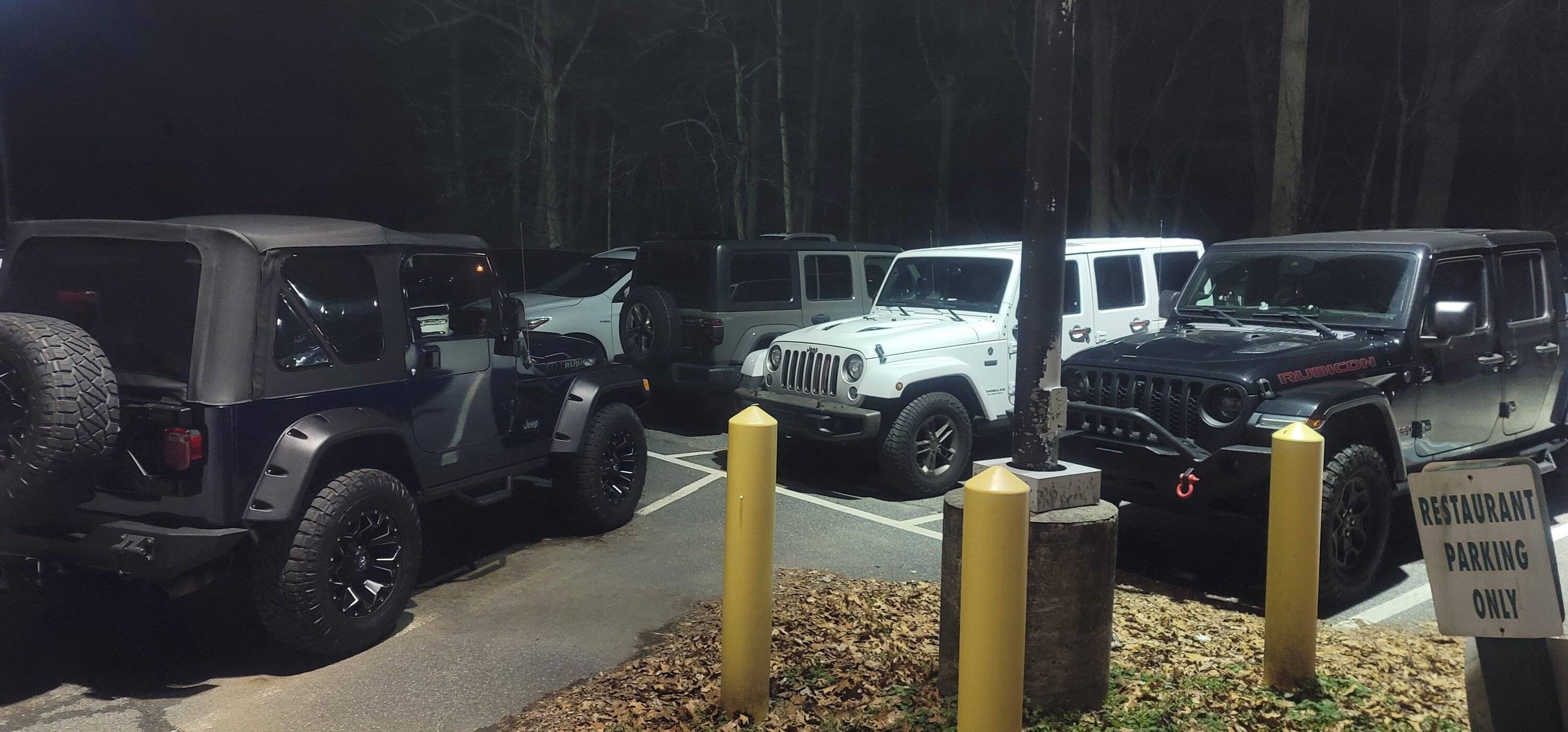 Jeep Gladiator Jeeps Parking Next To Jeeps 20230127_193823