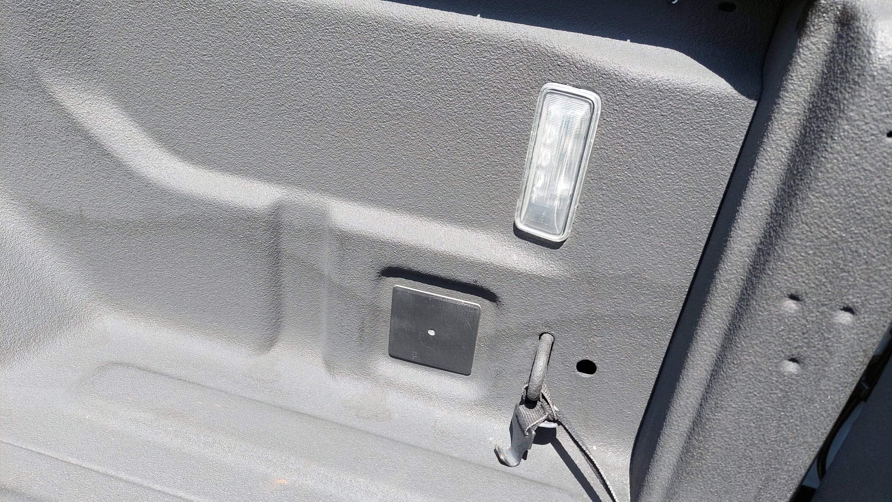 Jeep Gladiator Factory vs LineX bedliner 20230612_153142