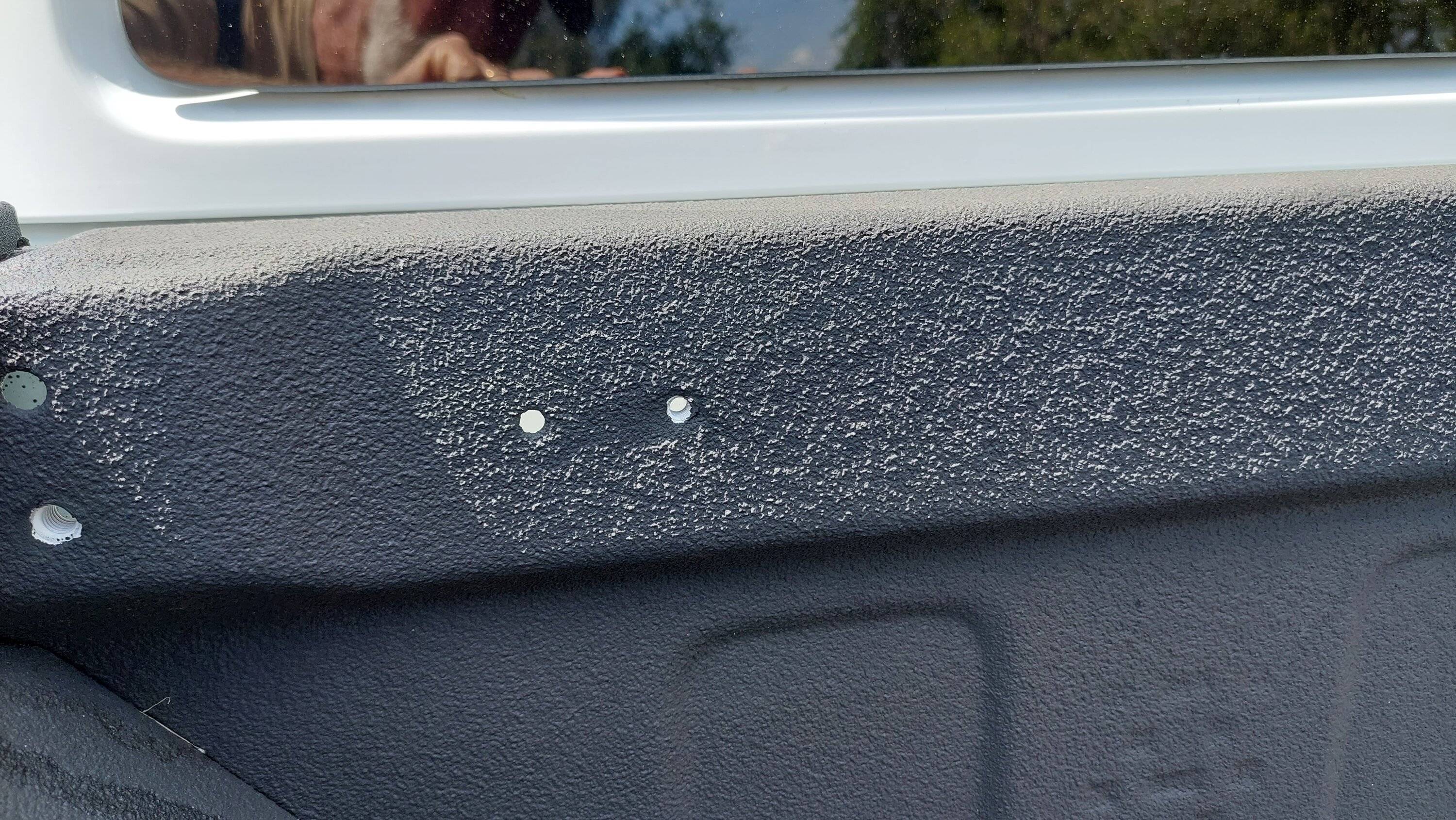 Jeep Gladiator Factory vs LineX bedliner 20230612_153112