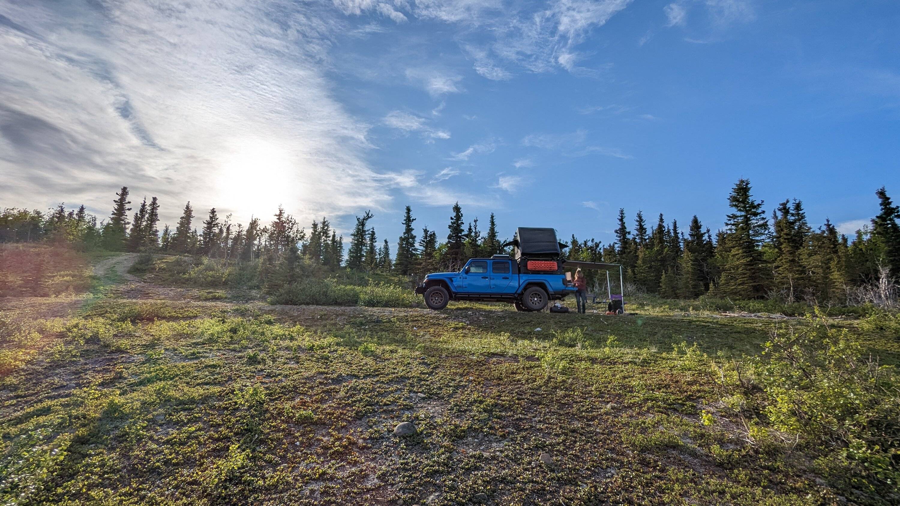 Jeep Gladiator Alaska Daily Drivers: Hydro Blue 80A and Bright White JTR PXL_20230610_043143808