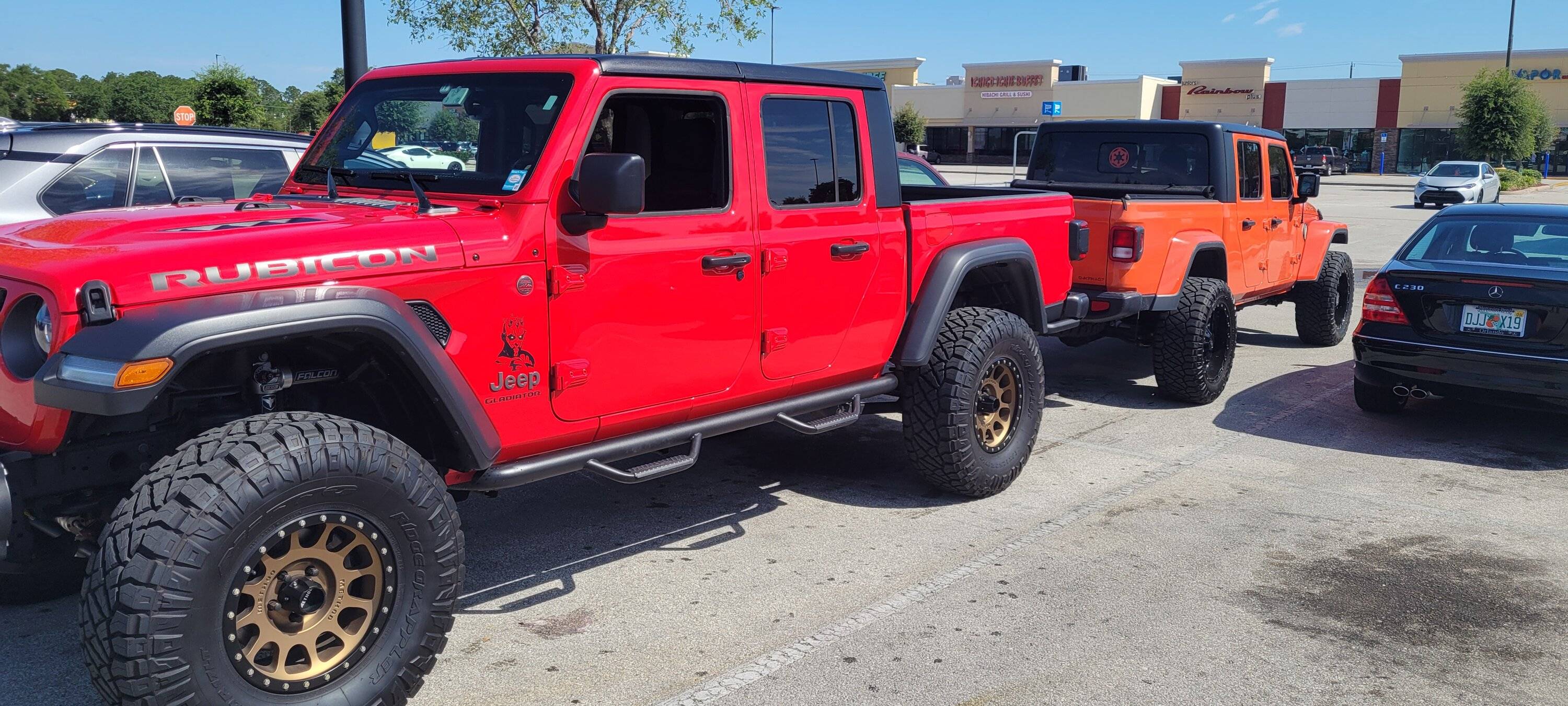 Jeep Gladiator Jeeps Parking Next To Jeeps 20230613_101822