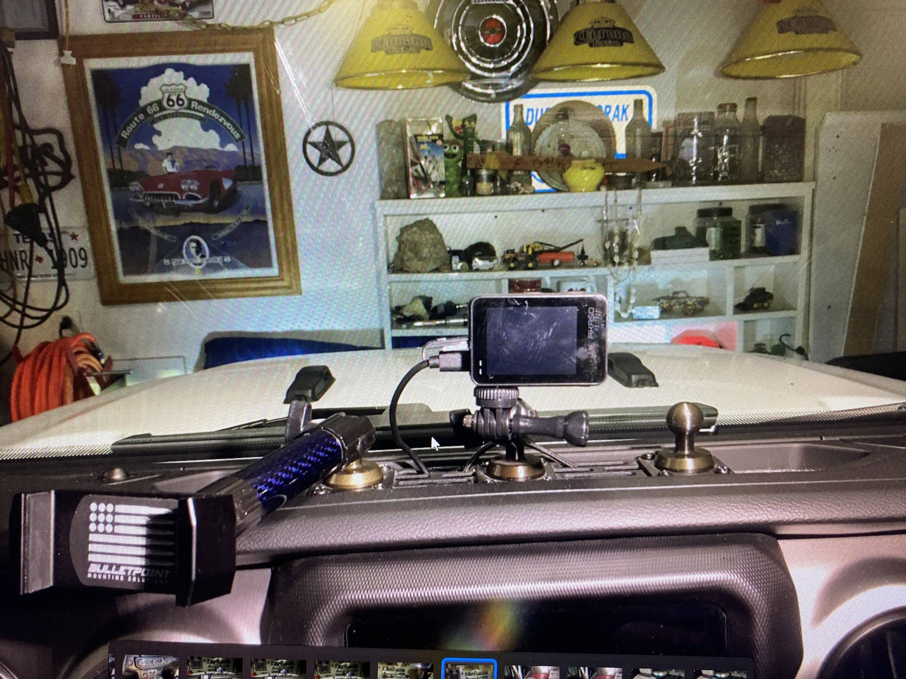 Jeep Gladiator RubiGrid and USB port IMG_7614