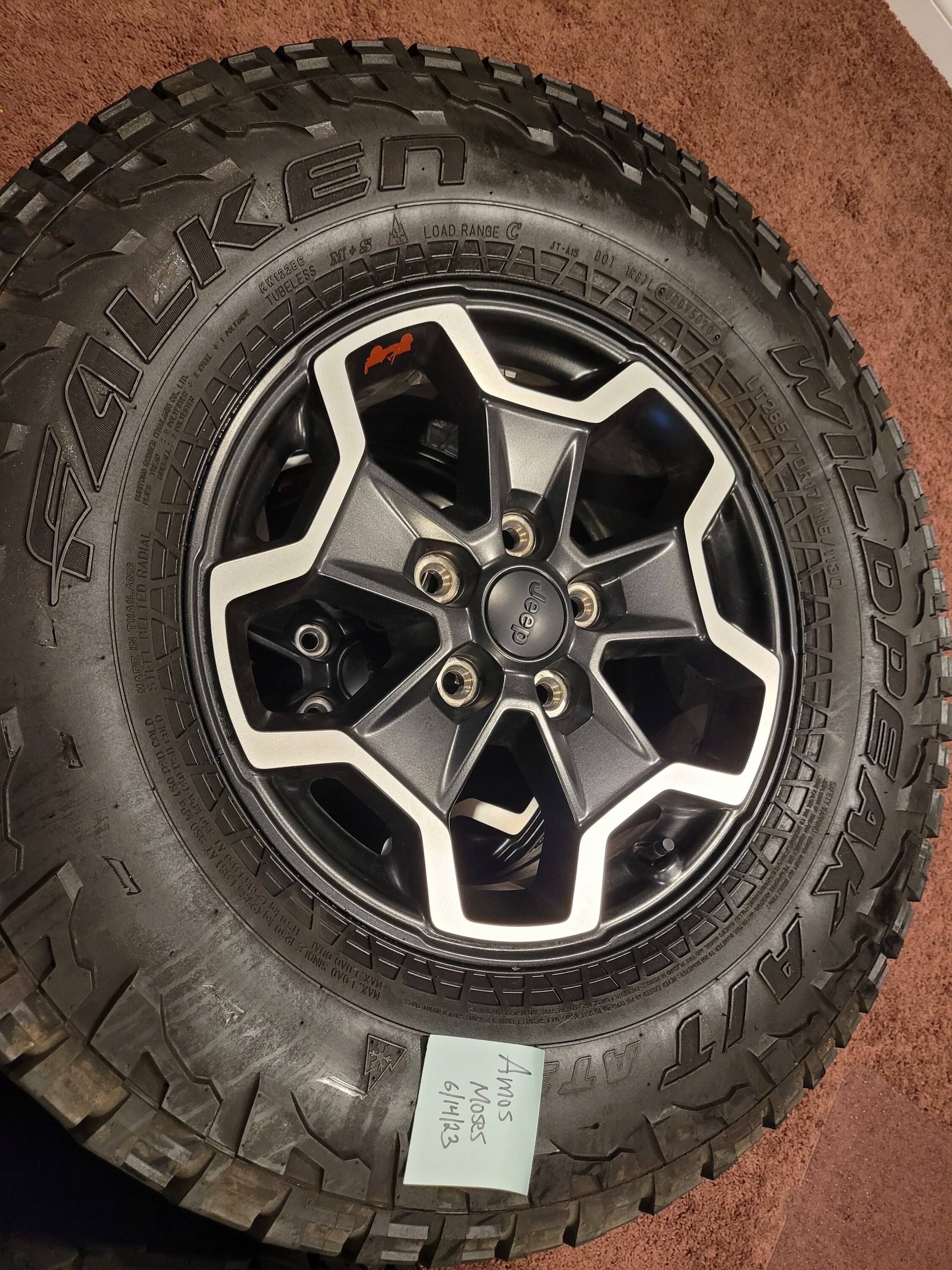 Jeep Gladiator (4) 2021 model rubicon wheels and tires with tpms 20230614_163101