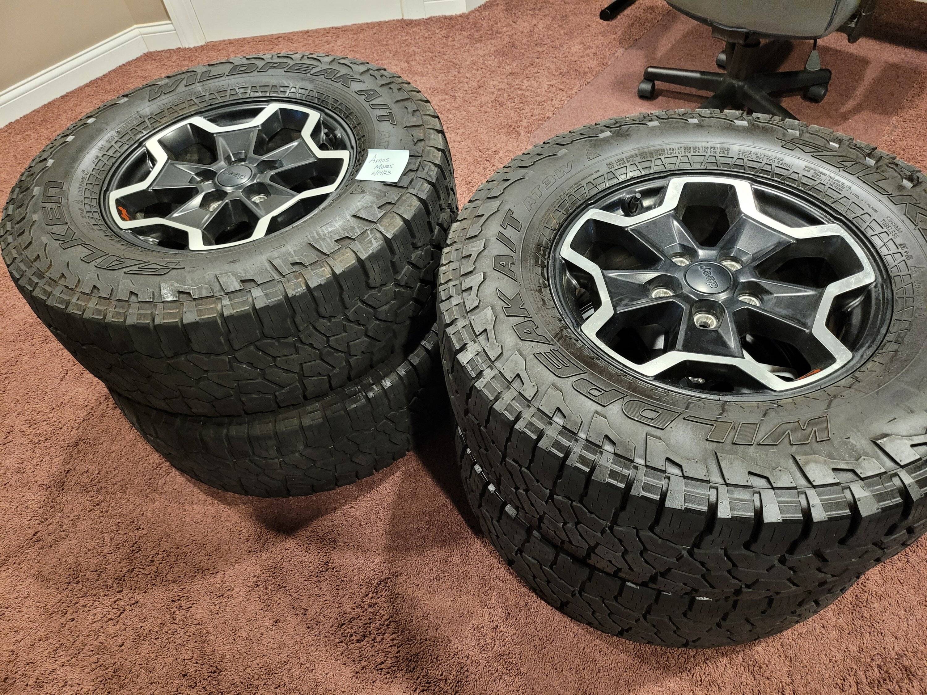 Jeep Gladiator (4) 2021 model rubicon wheels and tires with tpms 20230614_163108