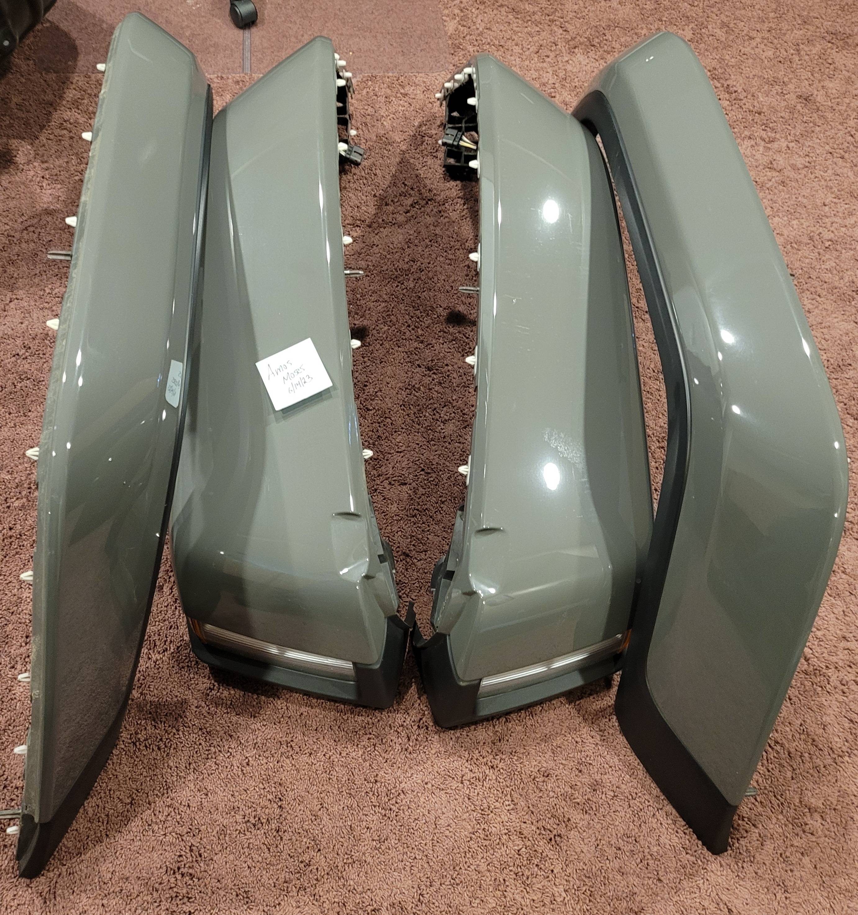 Jeep Gladiator 2020 sport gladiator fenders in stingray color 20230614_165436