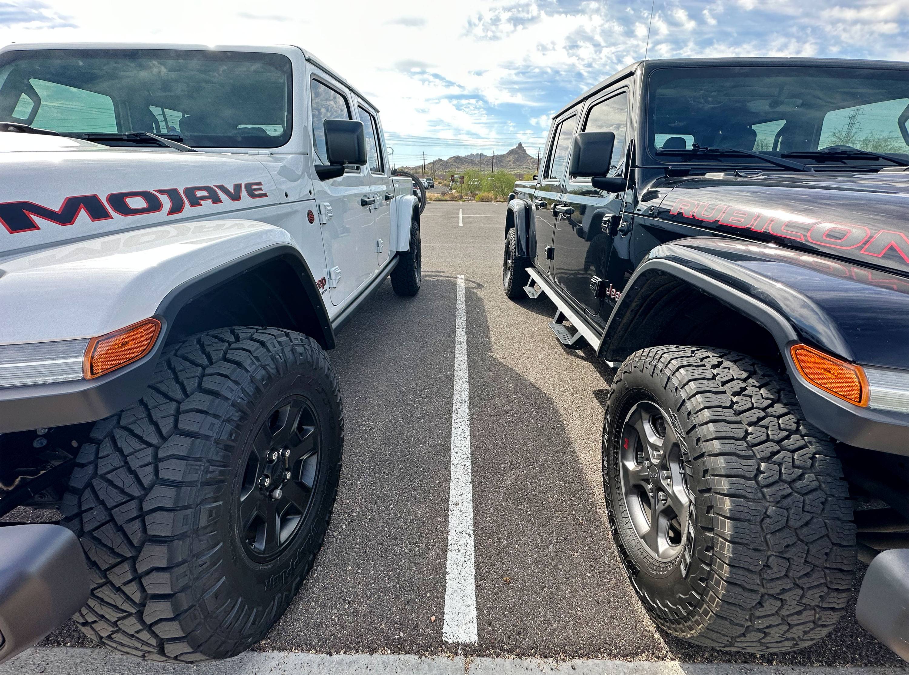 Jeep Gladiator Jeeps Parking Next To Jeeps sidebyside01
