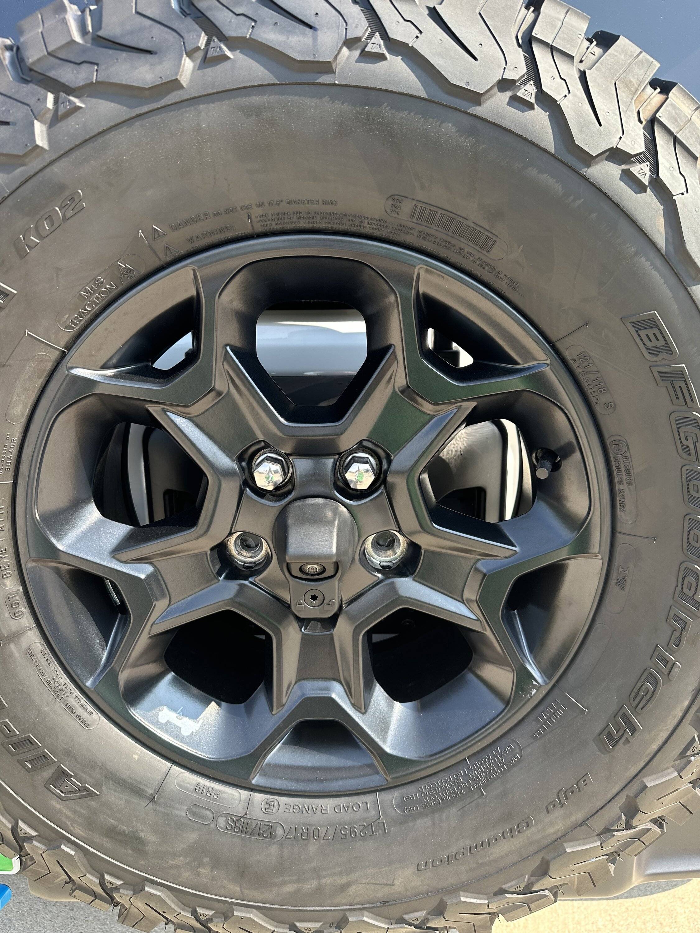 Jeep Gladiator Willys Black Moab Wheels IMG_1978