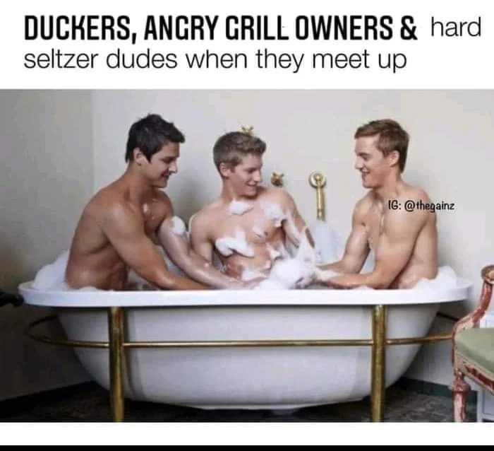 Jeep Gladiator Where do you get your ducks? 352729387_299780169040940_300475397480084313_n