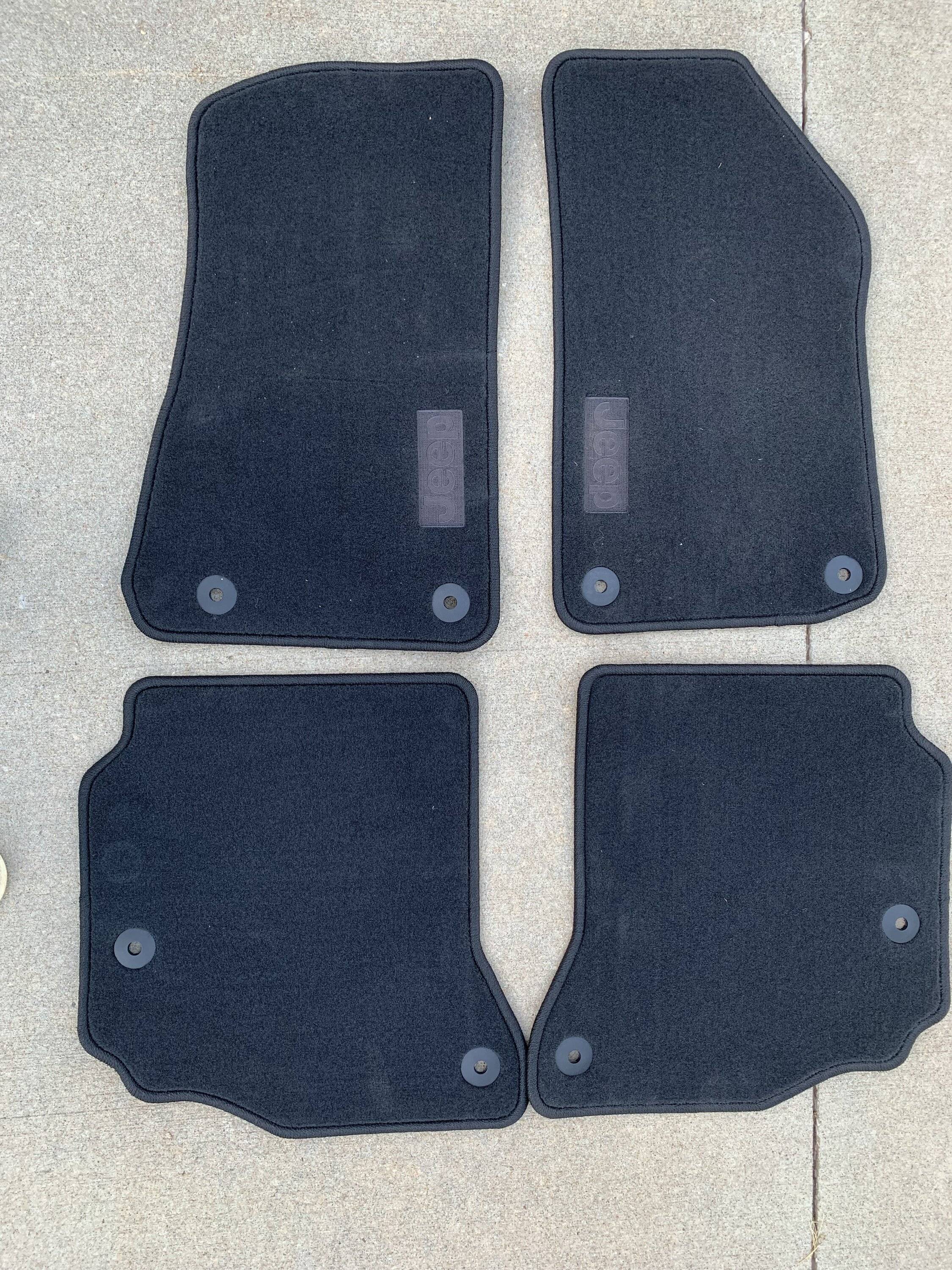 Jeep Gladiator Takeoff rock rails and floor mats for sale in Kansas City IMG_1215