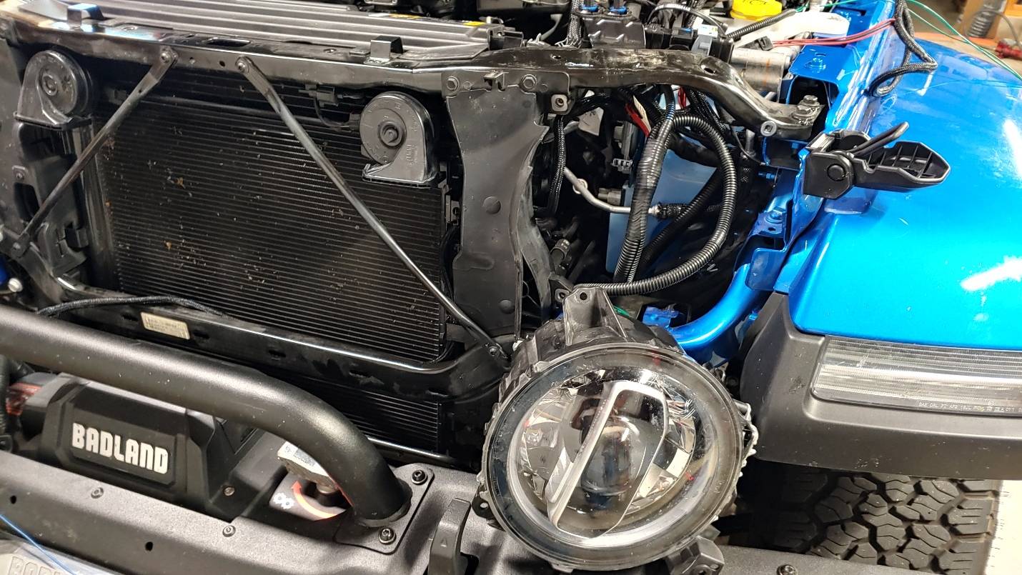 Jeep Gladiator Any idea what this light is? 20221022_125508_HDR