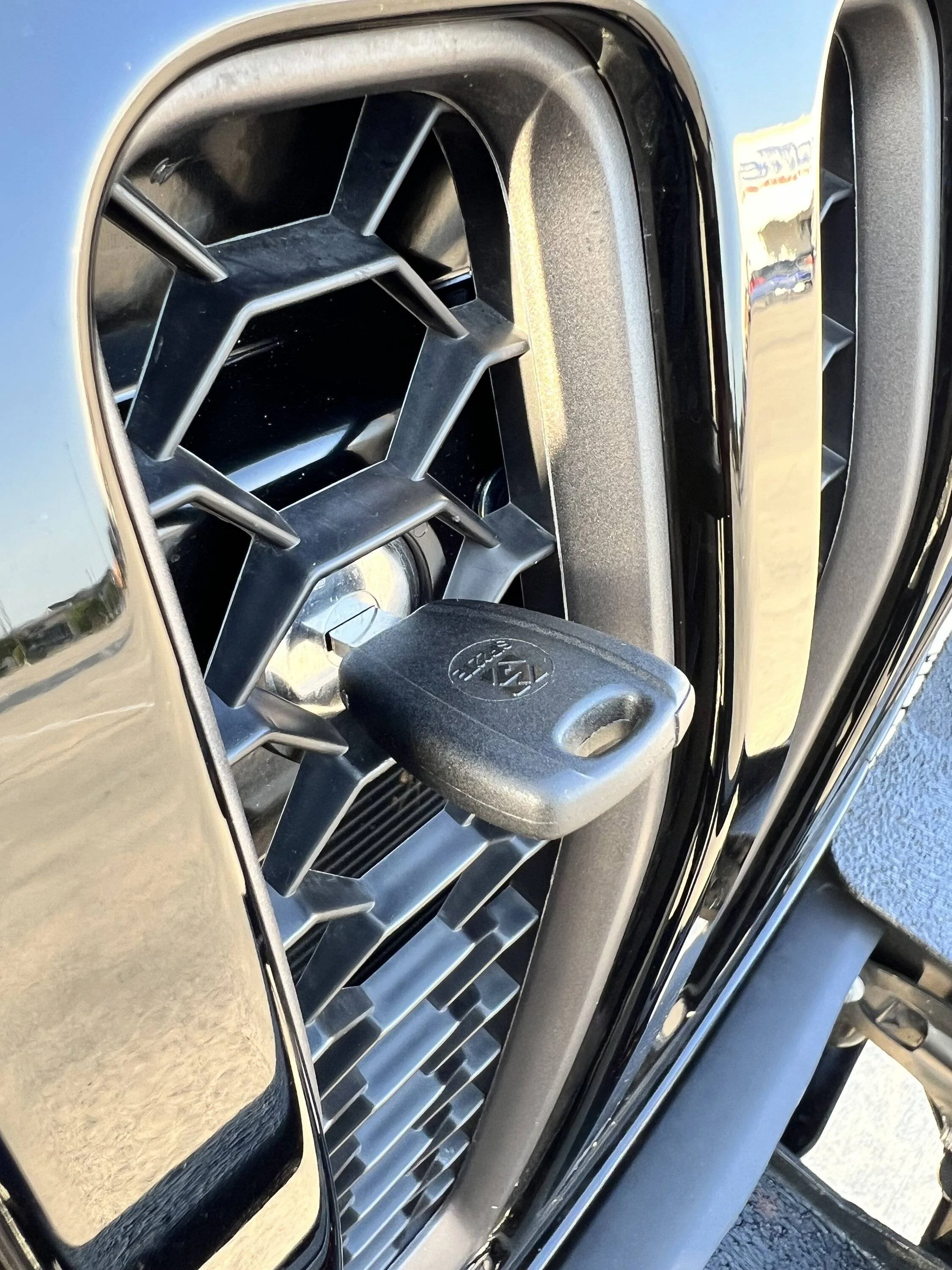 Jeep Gladiator Install Bolt Lock without cutting grille / Cheap Door Key IMG_1646