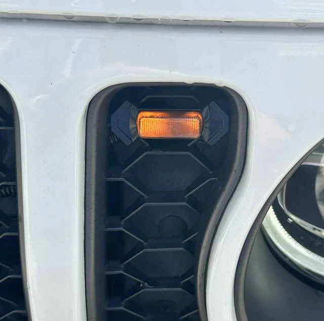 Jeep Gladiator Any idea what this light is? IMG-6293