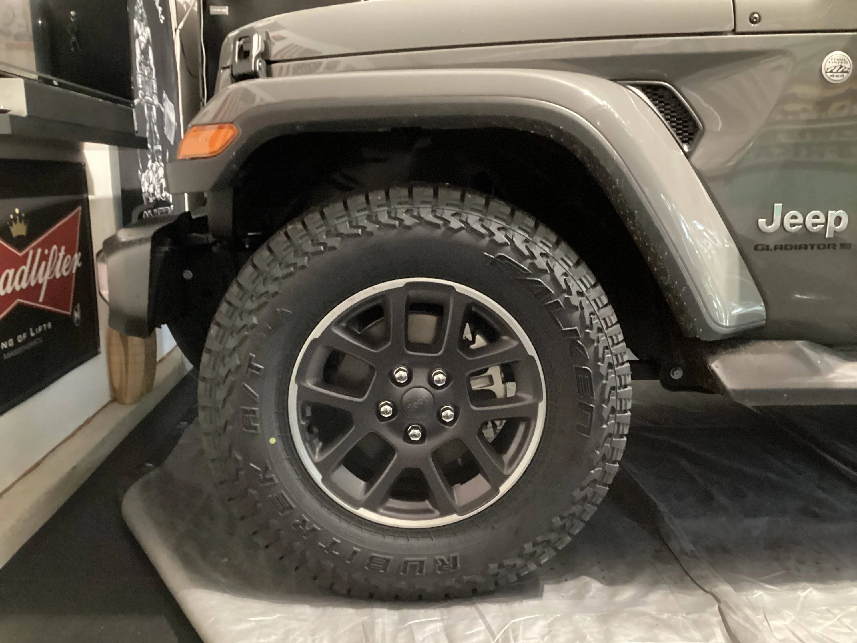 Jeep Gladiator 33" tire option for 18" Overland wheel IMG_0480