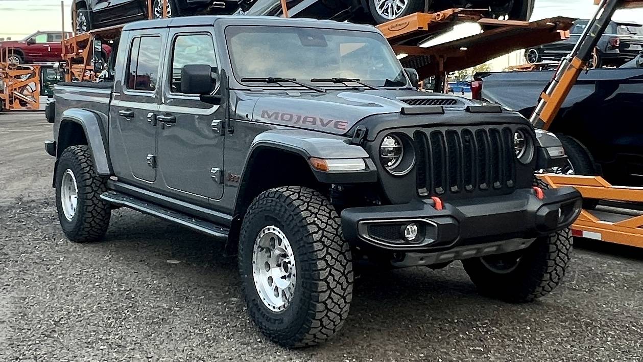 Jeep Gladiator Stock Mojave on 35s? Or regear necessary? IMG_0875