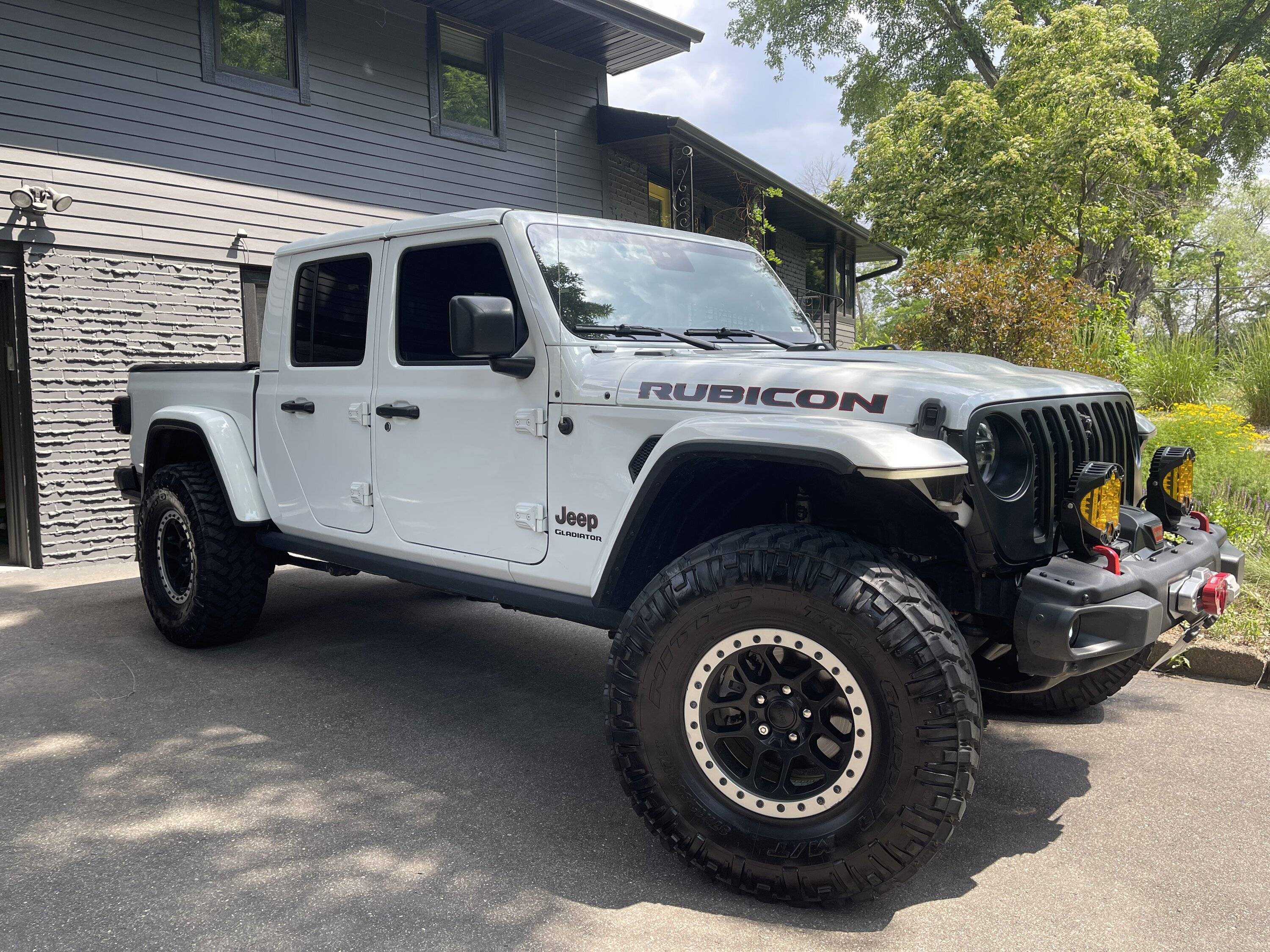 Jeep Gladiator 2020 Bright White Rubicon with 2in Lift & 37" Tires - $56,999 IMG-5269